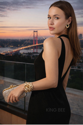 King Bee GOLD RENK ZAR MODEL KABARTMALI ÇİÇEK FİGÜRLÜ BÜYÜK METAL KELEPÇE BİL...