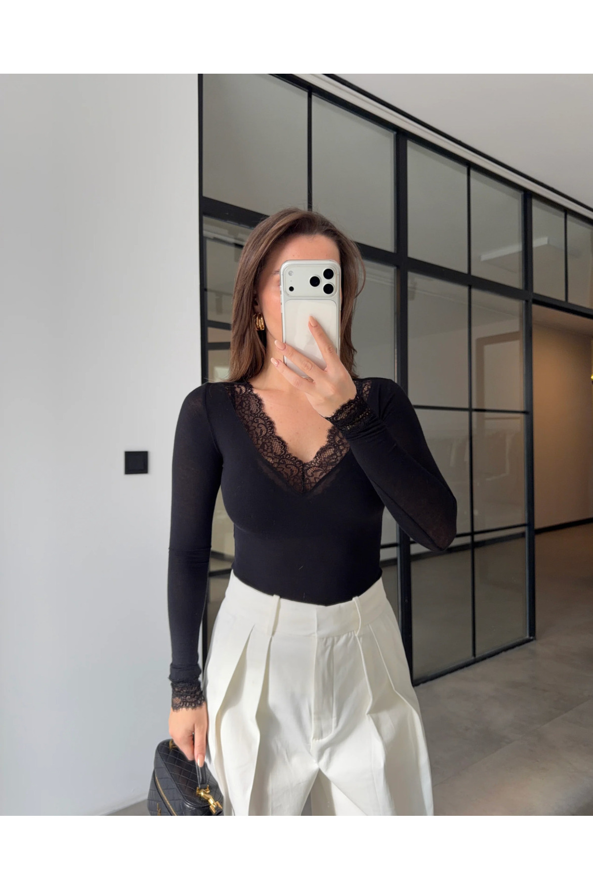 MareandCo Dantel Detaylı V Yaka Bluz görsel 2