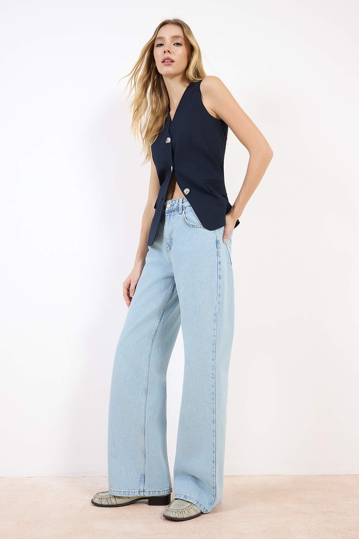 Trendyolmilla  Açık Mavi Yüksek Bel %100 Pamuk Geniş Paça Wide Leg Jeans TWOSS26JE00130 - Görsel 2