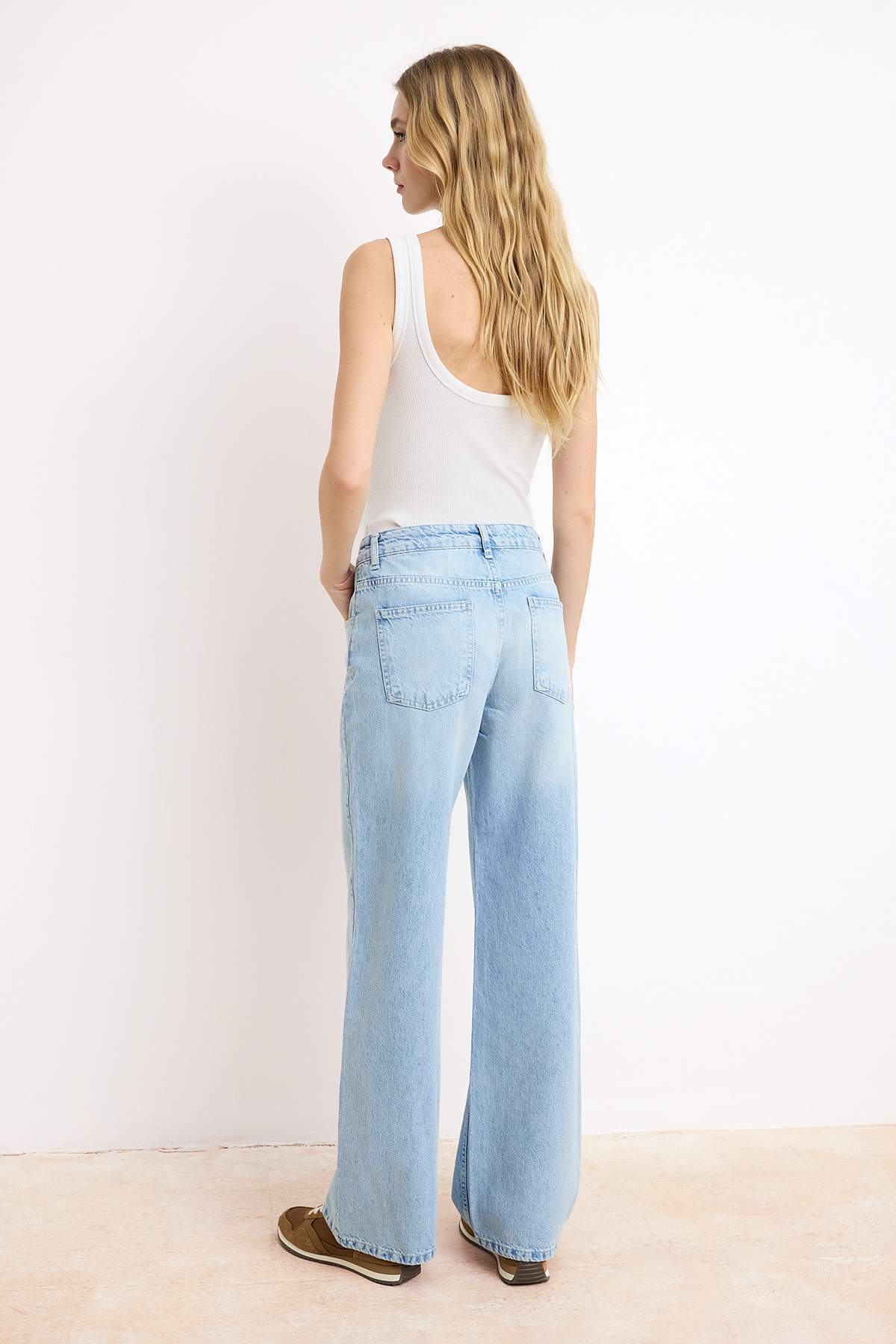 Trendyolmilla  Açık Mavi More Sustainable DÖKÜMLÜ Normal Bel %100 Pamuk Wide Leg Jeans TWOSS26JE00135 - Görsel 4