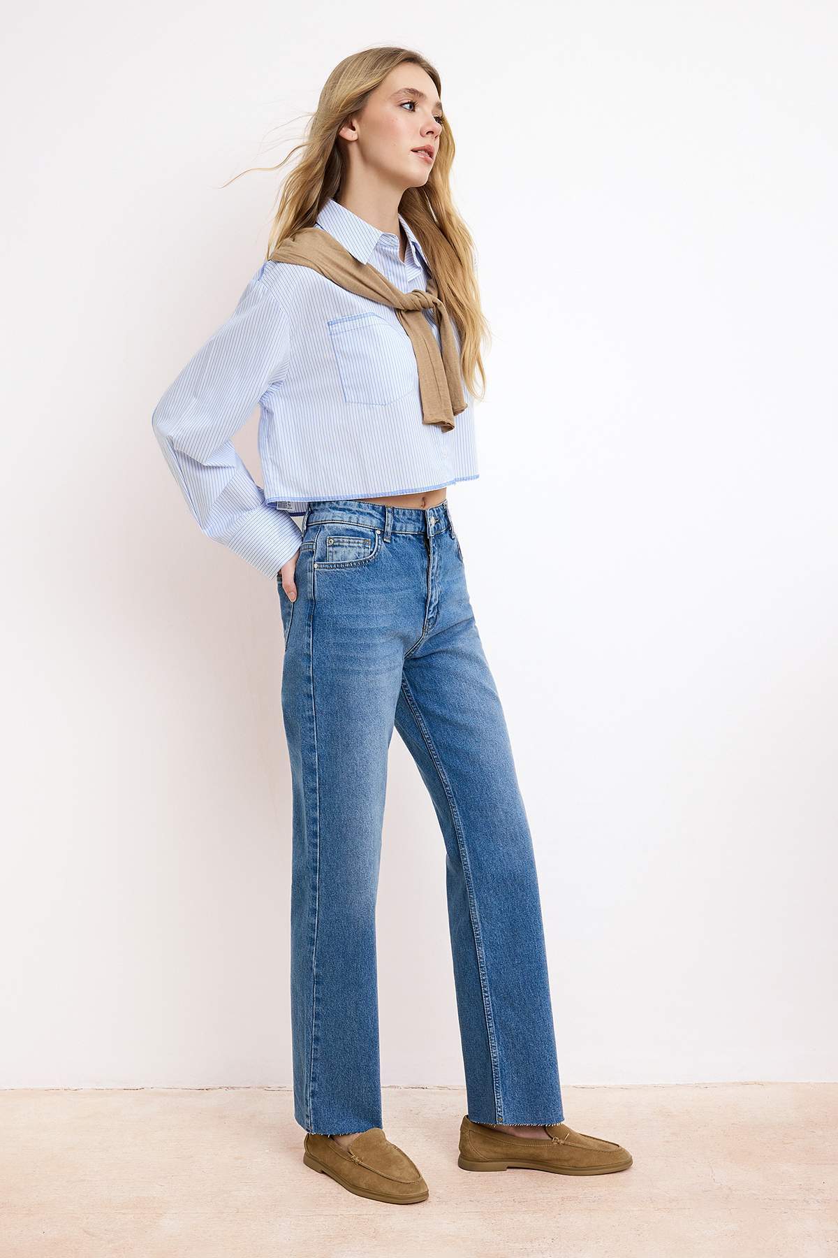 Trendyolmilla  Mavi Kesik Paça Yüksek Bel Az Esnek Straight Düz Kesim Jeans TWOSS26JE00094 - Görsel 2