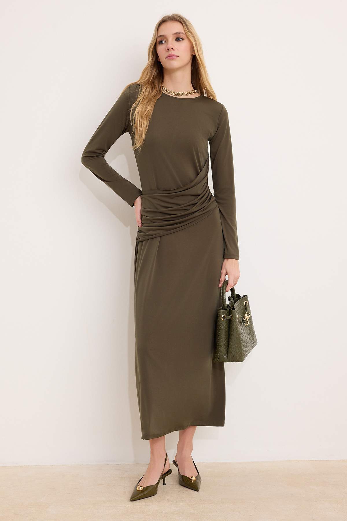 Trendyolmilla Modest Haki Astarsız Düz Örme Metal Broş Detaylı Sandy Tesettür Elbise TCTSS26EB00020