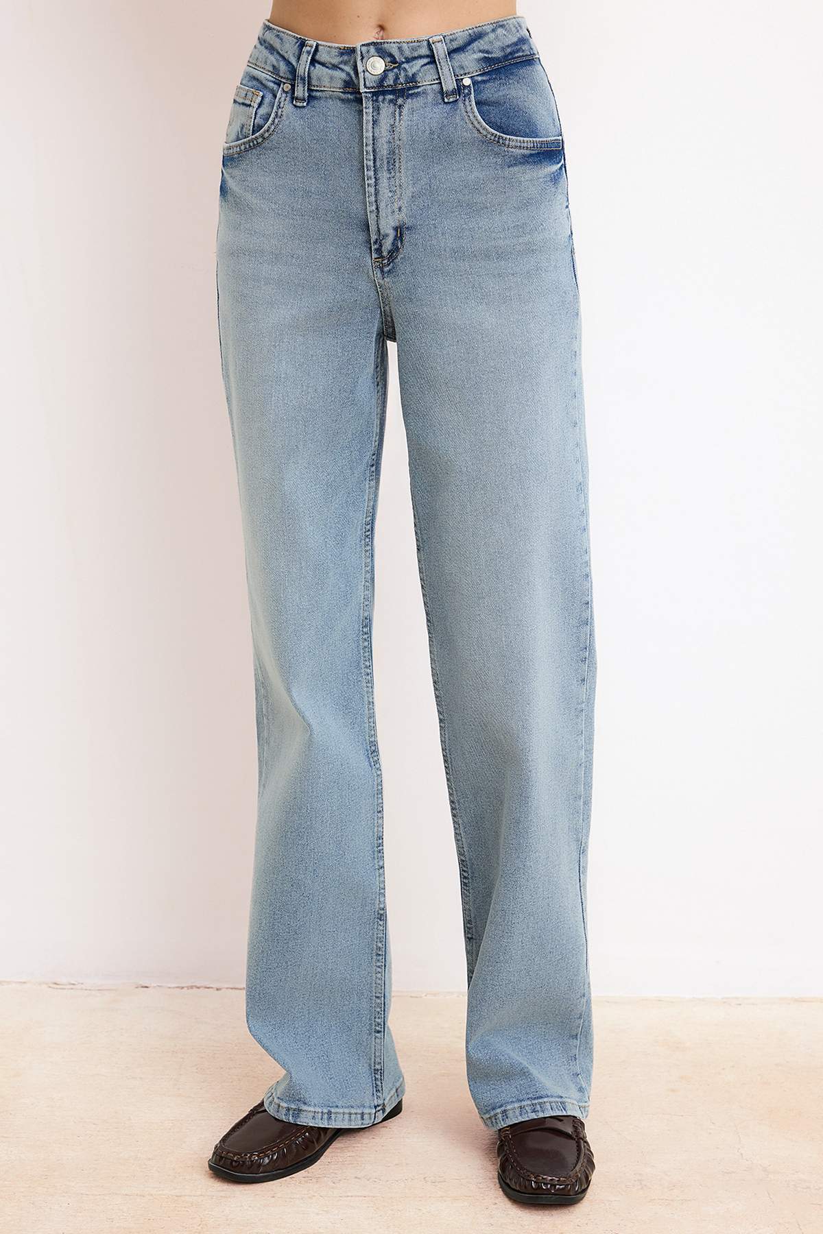 Trendyolmilla  Mavi Yüksek Bel Straight Az Esnek Düz Kesim Jeans TWOSS26JE00100 - Görsel 3