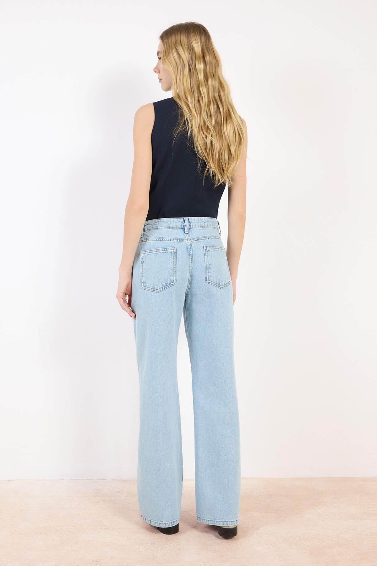 Trendyolmilla  Açık Mavi Yüksek Bel %100 Pamuk Geniş Paça Wide Leg Jeans TWOSS26JE00130 - Görsel 4