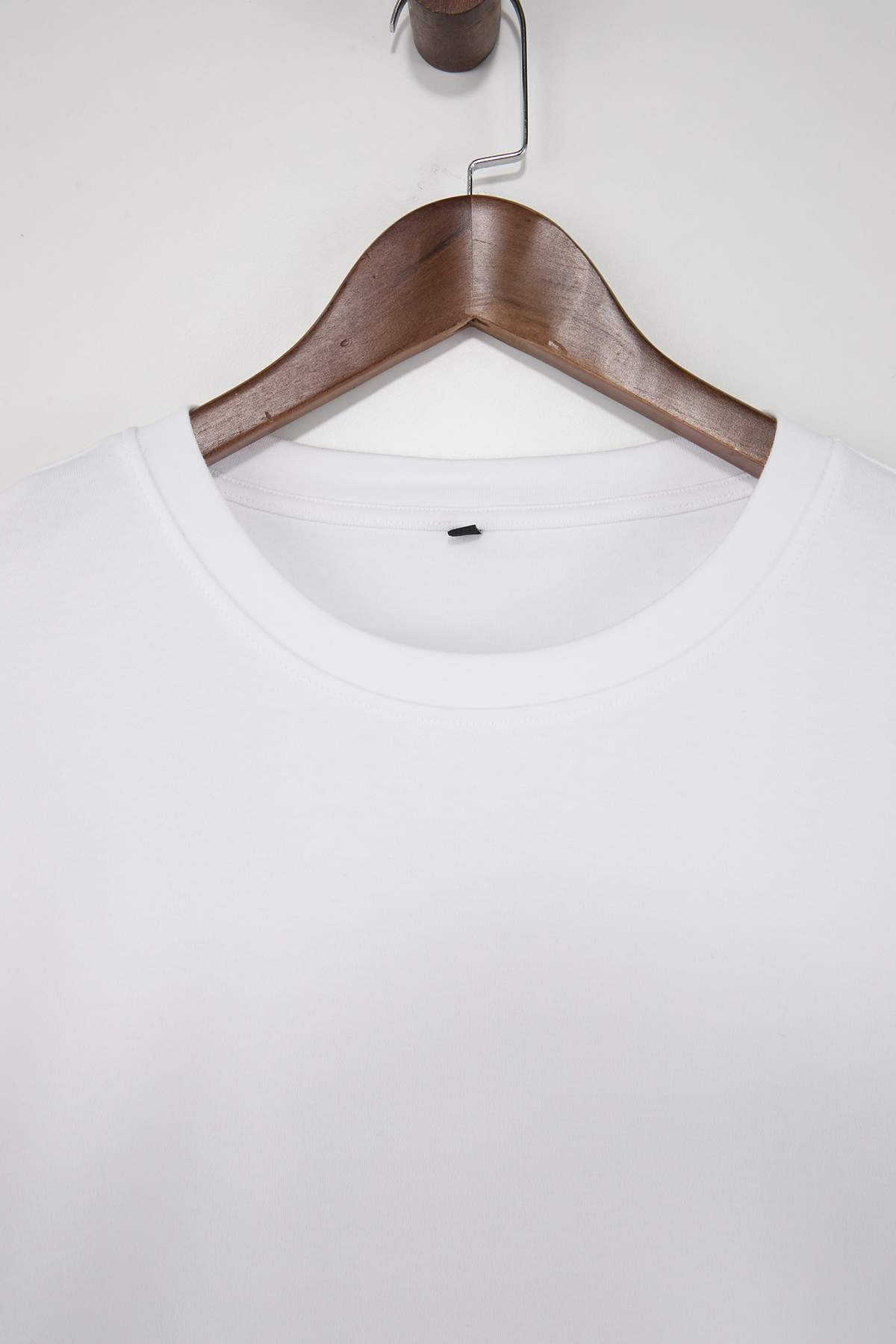 Trendyolmilla  Beyaz Premium Wardrobe Essentials Yumuşak Tuşe Düşük Omuz Regular Fit Basic T-Shirt TMNSS26TS00010 - Görsel 4