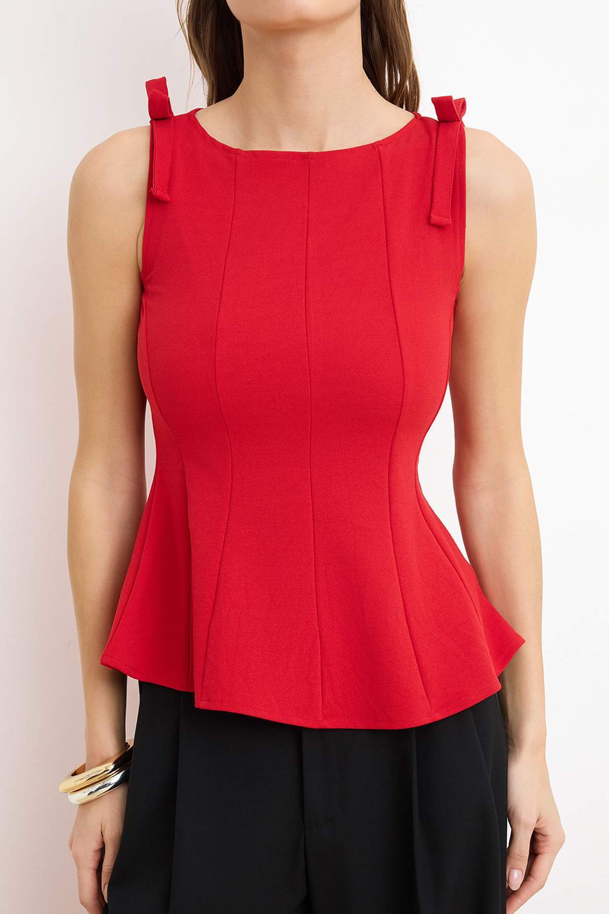 Trendyolmilla  Kırmızı Sıfır Kol Peplum Belden Oturmalı Omuz Fiyonk Detaylı Örme Bluz TWOSS25BZ00482 - Görsel 3