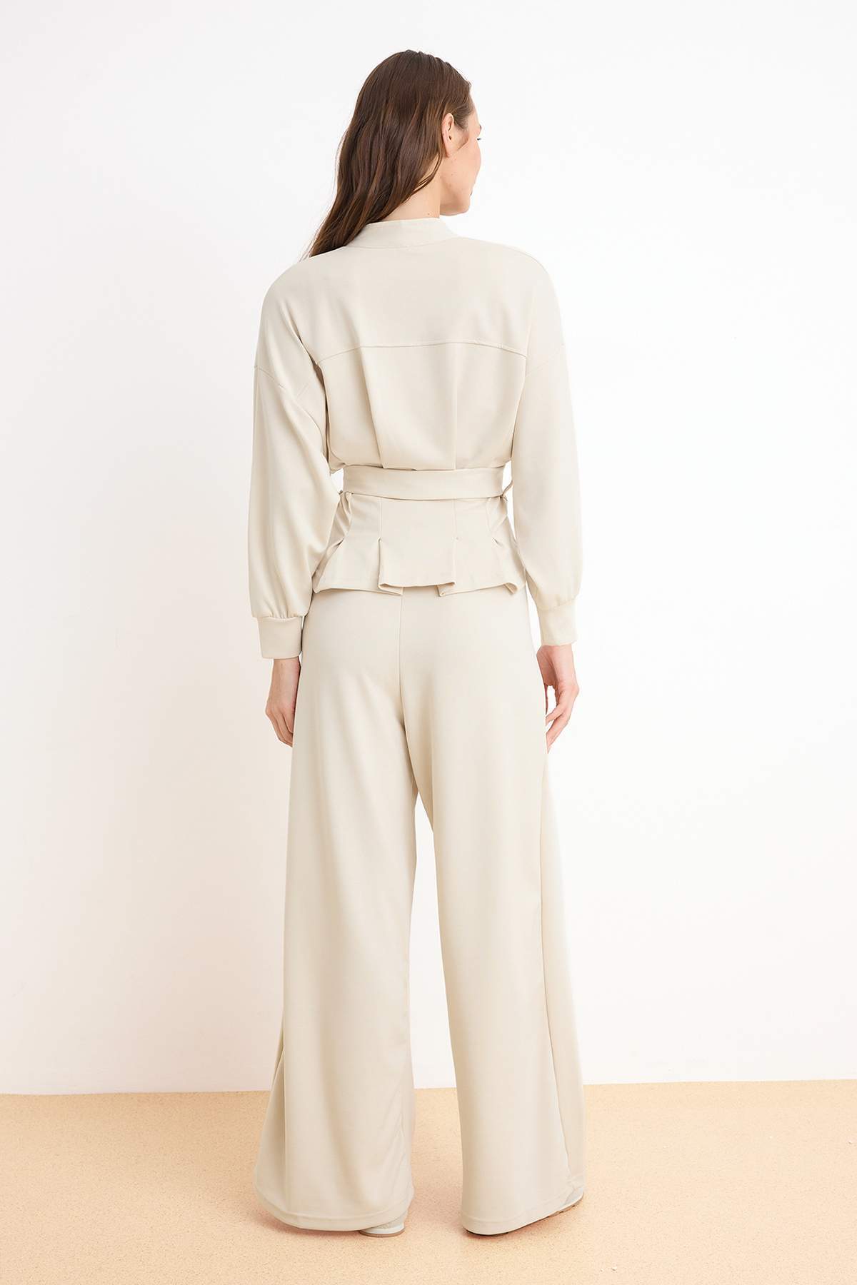 Trendyolmilla  Taş Regular Fermuarlı Kemerli Geniş Paça Soft Touch Örme Alt-Üst Takım TWOSS26AU00059 - Görsel 5