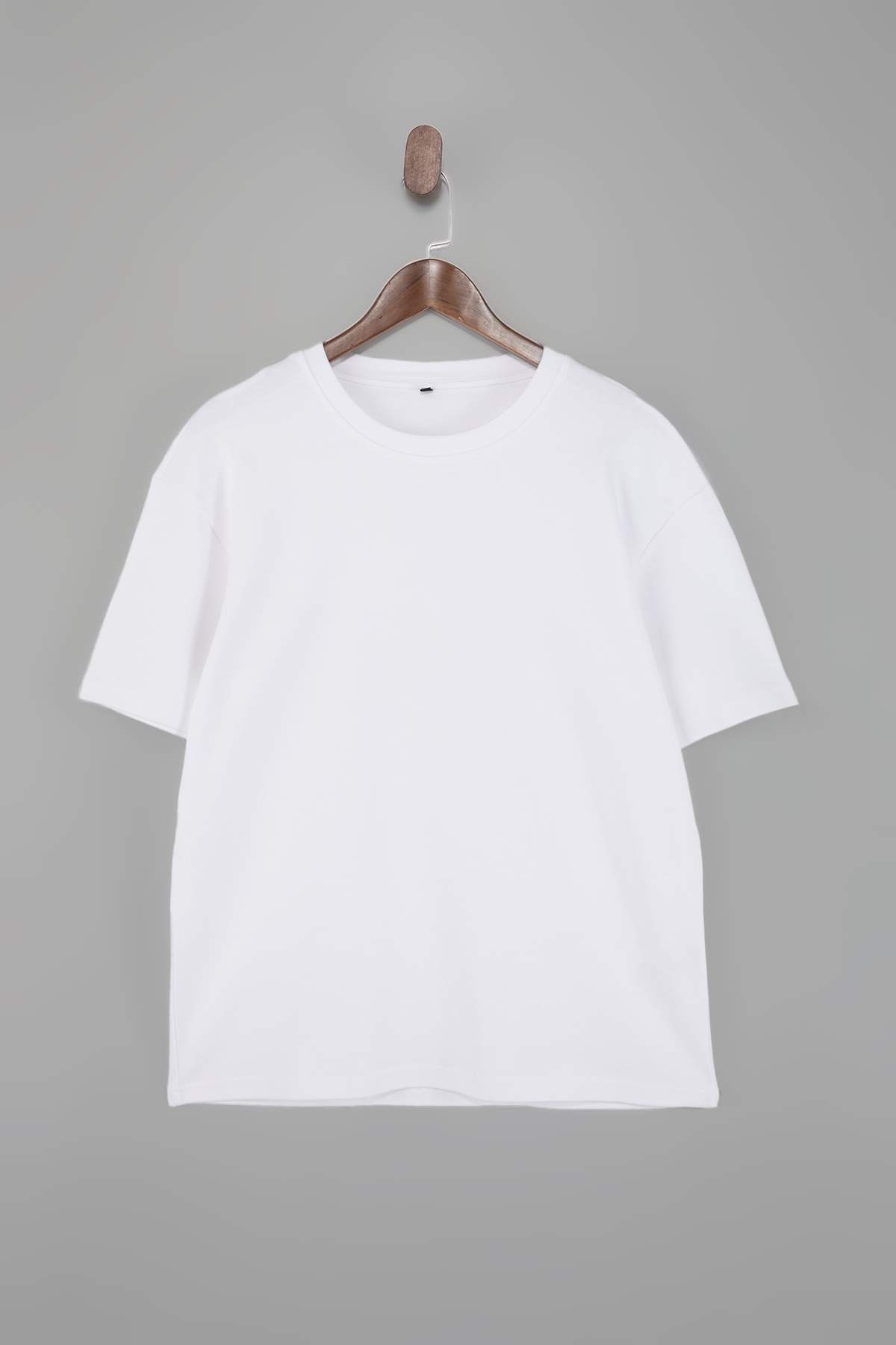 Trendyolmilla  Beyaz Premium Wardrobe Essentials Yumuşak Tuşe Düşük Omuz Regular Fit Basic T-Shirt TMNSS26TS00010 - Görsel 3