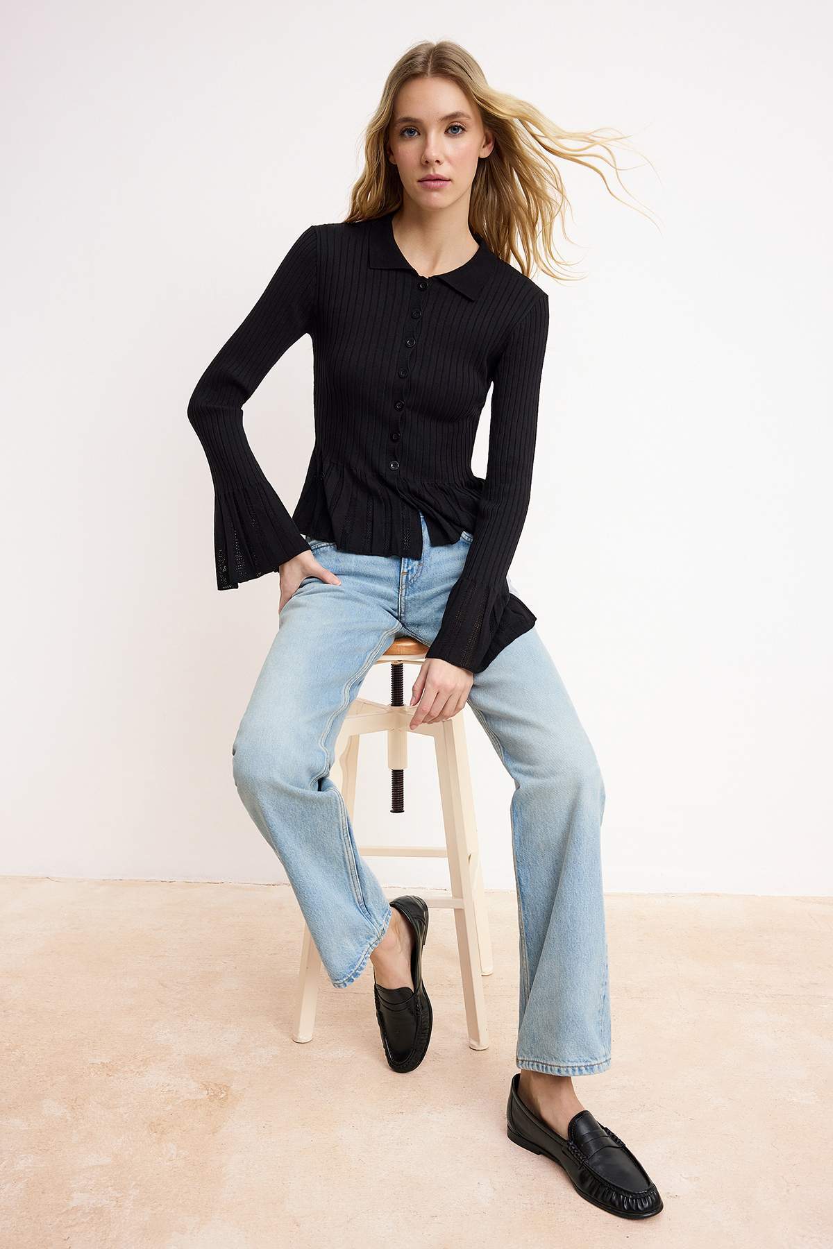 Trendyolmilla  Siyah Ajur Detaylı Fitted/Vücuda Oturan Triko Hırka TWOSS26HI00006 - Görsel 2