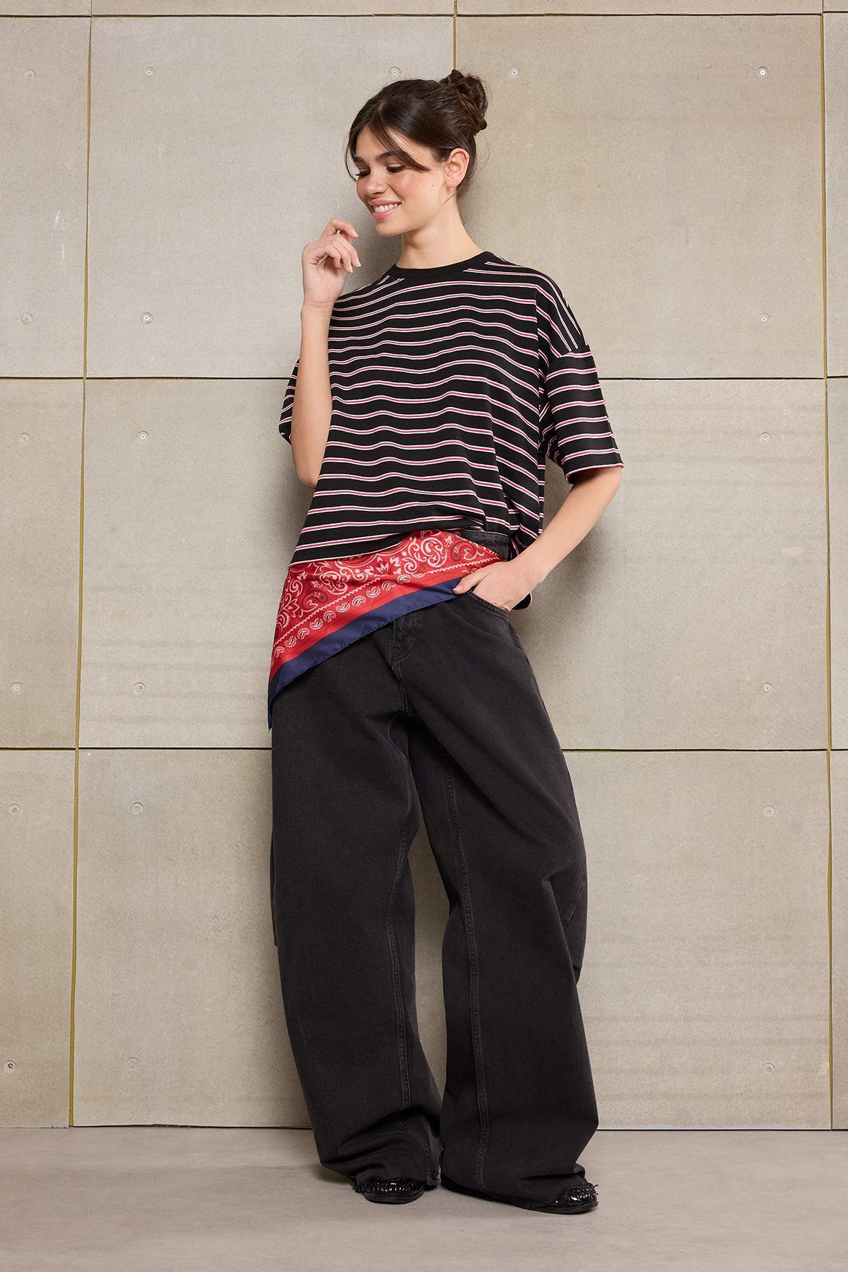 Trendyolmilla  Teen Çok Renkli Çizgili Boxy/Relaxed Kalıp Kısa Kollu Pamuk Karışımlı Örme T-Shirt TWOSS26TS00048 - Görsel 2