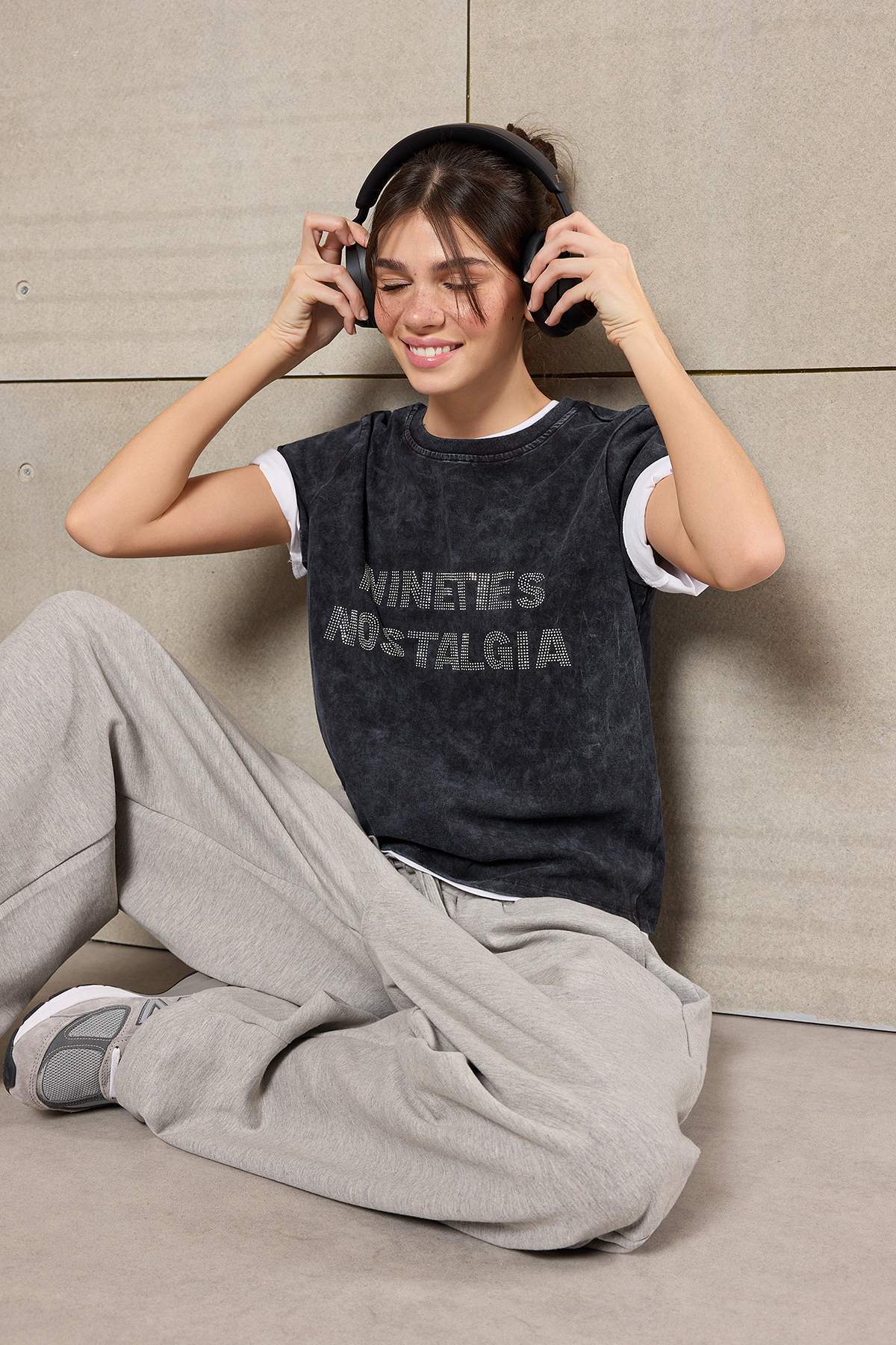 Trendyolmilla  Teen Antrasit Slogan Regular Kalıp Eskitme/Soluk Efektli Tok %100 Pamuk Örme T-Shirt TWOSS26TS00015 - Görsel 2