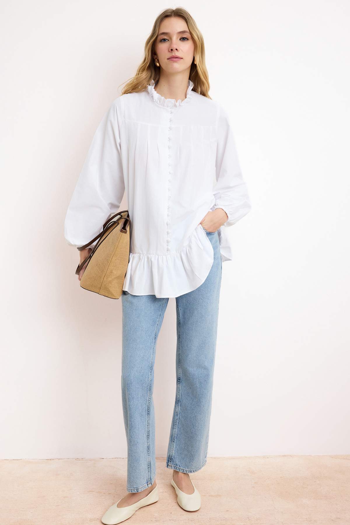 Trendyol Modest Bela košulja sa balon rukavima i volanima Tkano TCTSS26TG00032