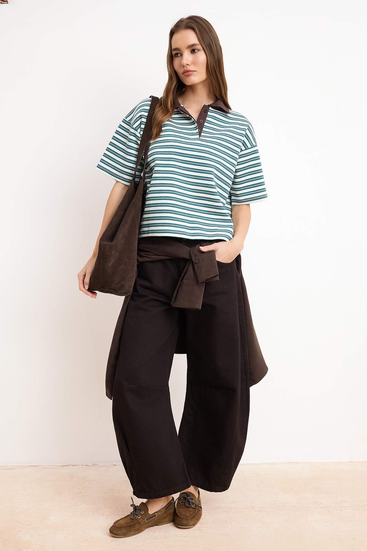 Trendyolmilla  Yeşil Çizgili Oversize Kalıp Polo Yaka Dokuma Detaylı Tok İnterlok Örme T-Shirt TWOSS26TS00030 - Görsel 6