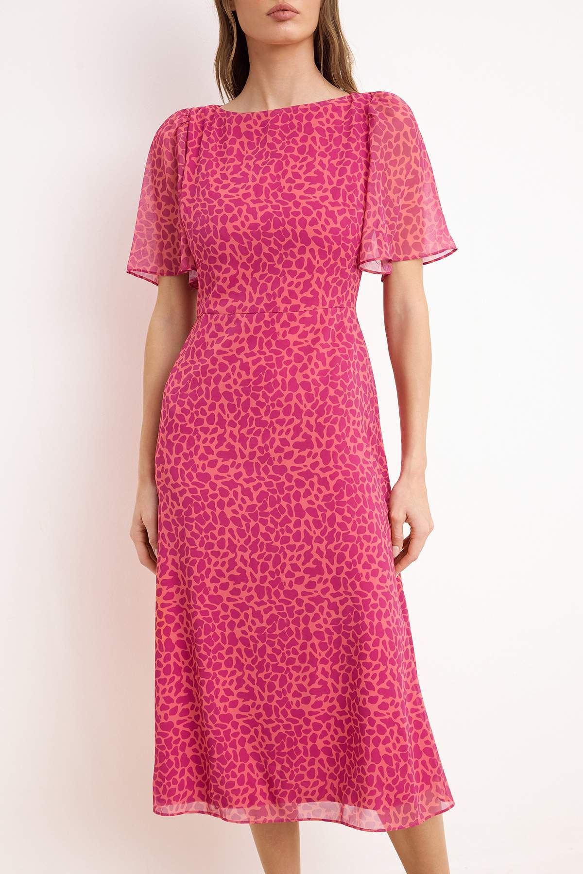 Trendyolmilla  Fuşya Animal Desenli A Kesim Melek Kol Astarlı Şifon Uçuş Uçuş Dokuma Midi Elbise TWOSS23EL01372 - Görsel 3