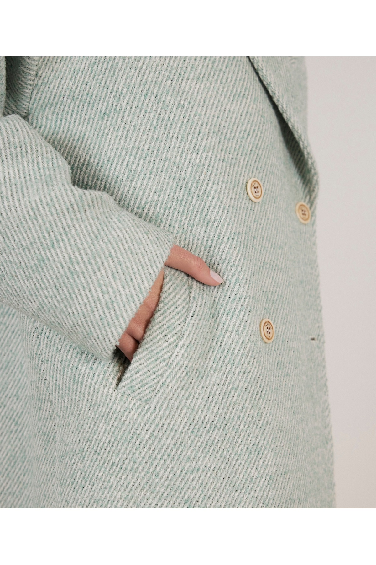 Yargıcı  Yırtmaç Detaylı Palto - Görsel 2