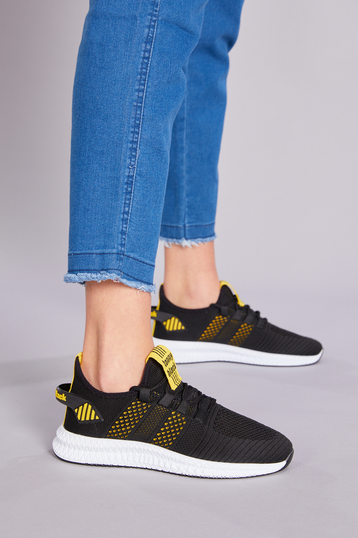 Tonny Black Unisex Siyah Sarı Rahat Kalıp Yanı Şerit Deseli Bağcıklı Spor Ayakkabı