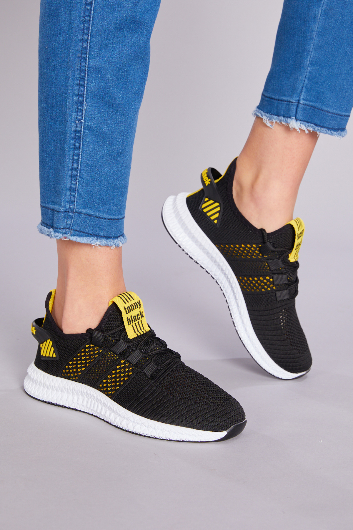 Tonny Black Unisex Siyah Sarı Rahat Kalıp Yanı Şerit Deseli Bağcıklı Spor Ayakkabı görsel 2