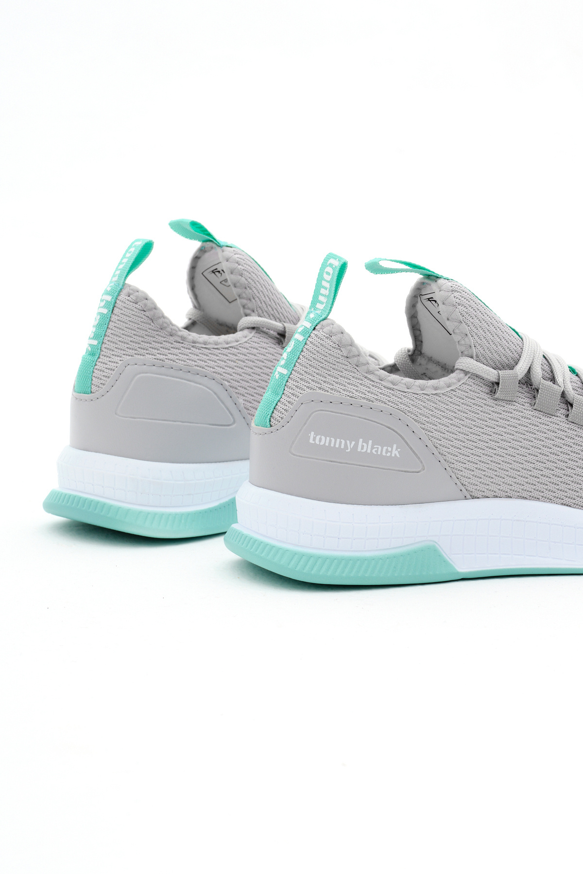 حذاء رياضي برباط ونعل بولي قابل للتنفس باللون الرم...