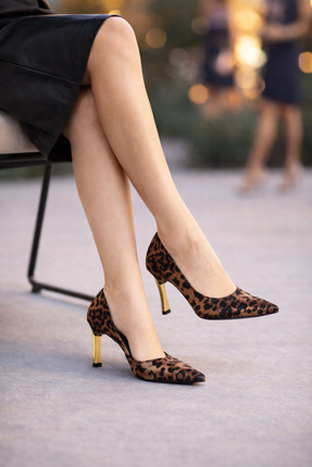 Güllü Shoes Leopar Desenli Stiletto 9 Cm Altın Ökçe Sivri Burun Vegan Kadın T...