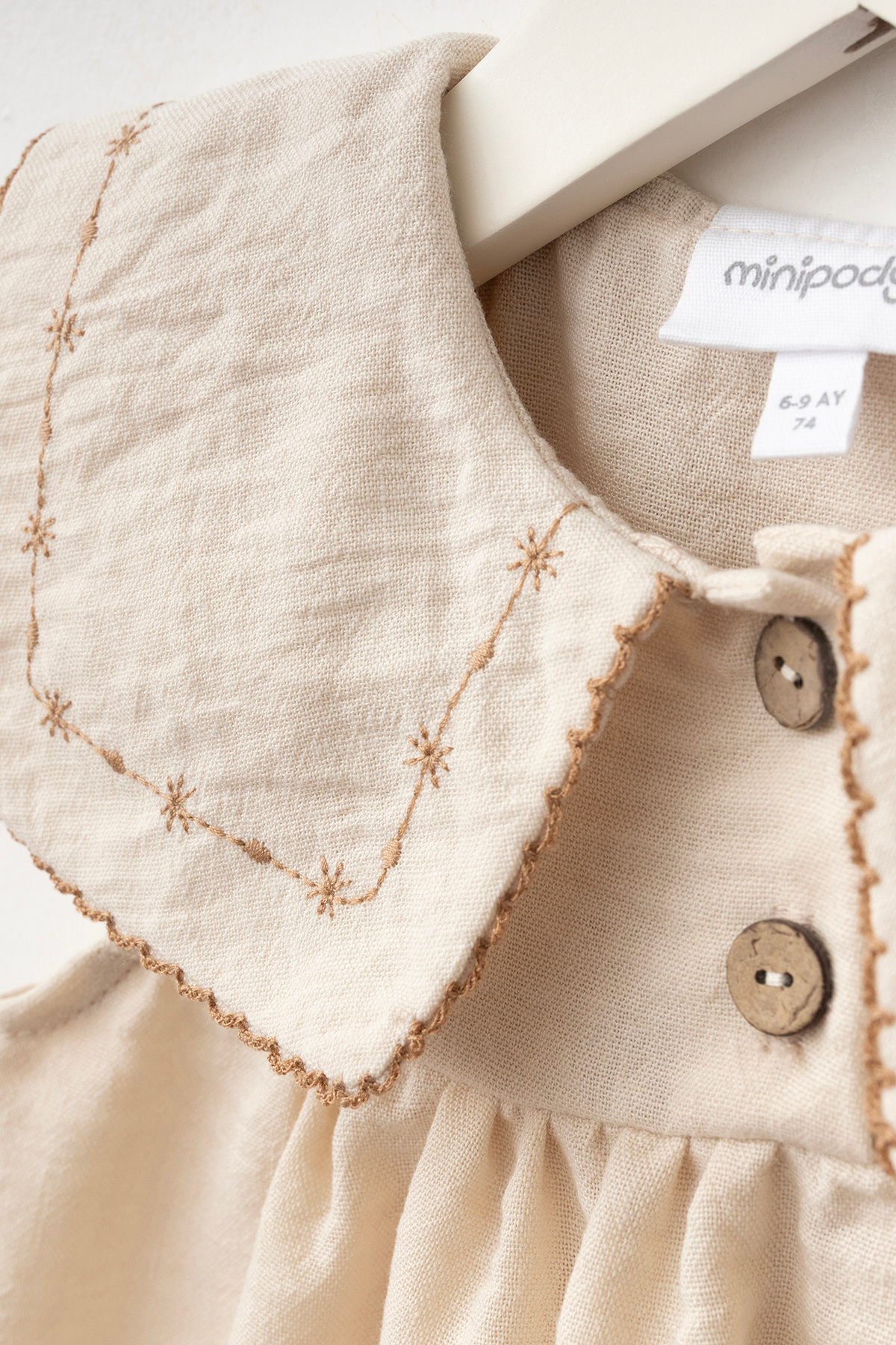 Minipodyum Kız Bebek Yakası Nakışlı Çantalı Bayramlık Keten Elbise fotoğrafı 6 (önizleme)