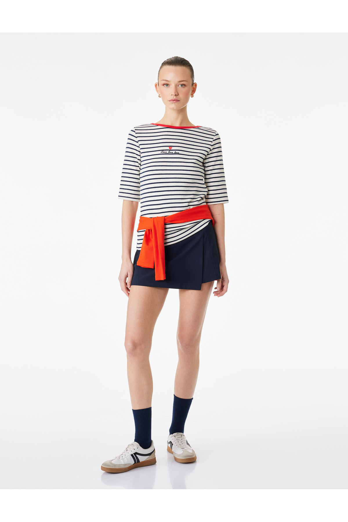 Koton  Slim Fit Kısa Kollu Bisiklet Yaka Kalpli Nakış Detaylı Çizgili Tişört - Görsel 2