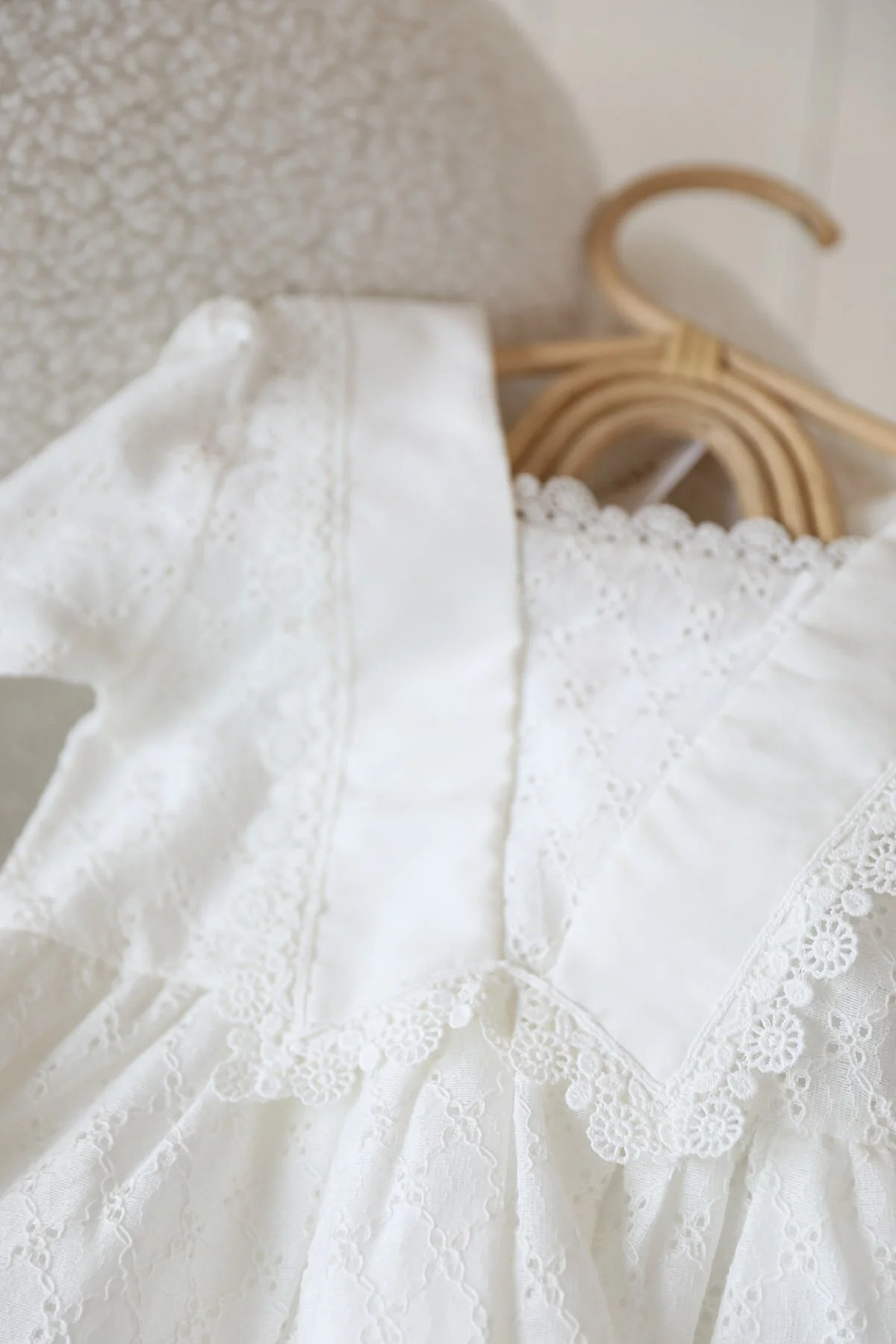 Bilge Trend Kız Bebek Çocuk, V Yakalı Beyaz Dantel Elbise, Doğum Günü, Düğün, Bayramlık, Parti Elbisesi fotoğrafı 3 (önizleme)