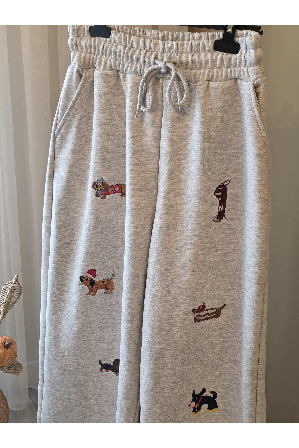 By Ezgi Kılıç  Tasarım Figür Baskılı Premium Jogger Eşofman - Görsel 6