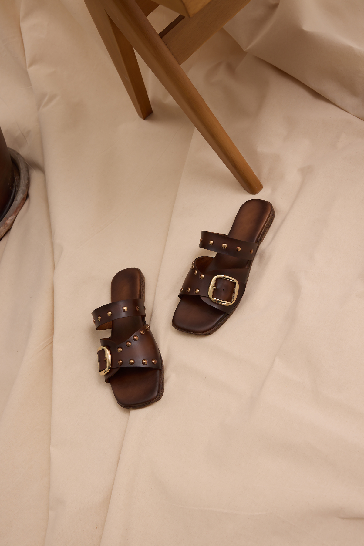 Tonny Black  Kadın Taba Rahat Kalıp Termo Taban Çapraz Bantlı Tokalı Terlik - Görsel 3