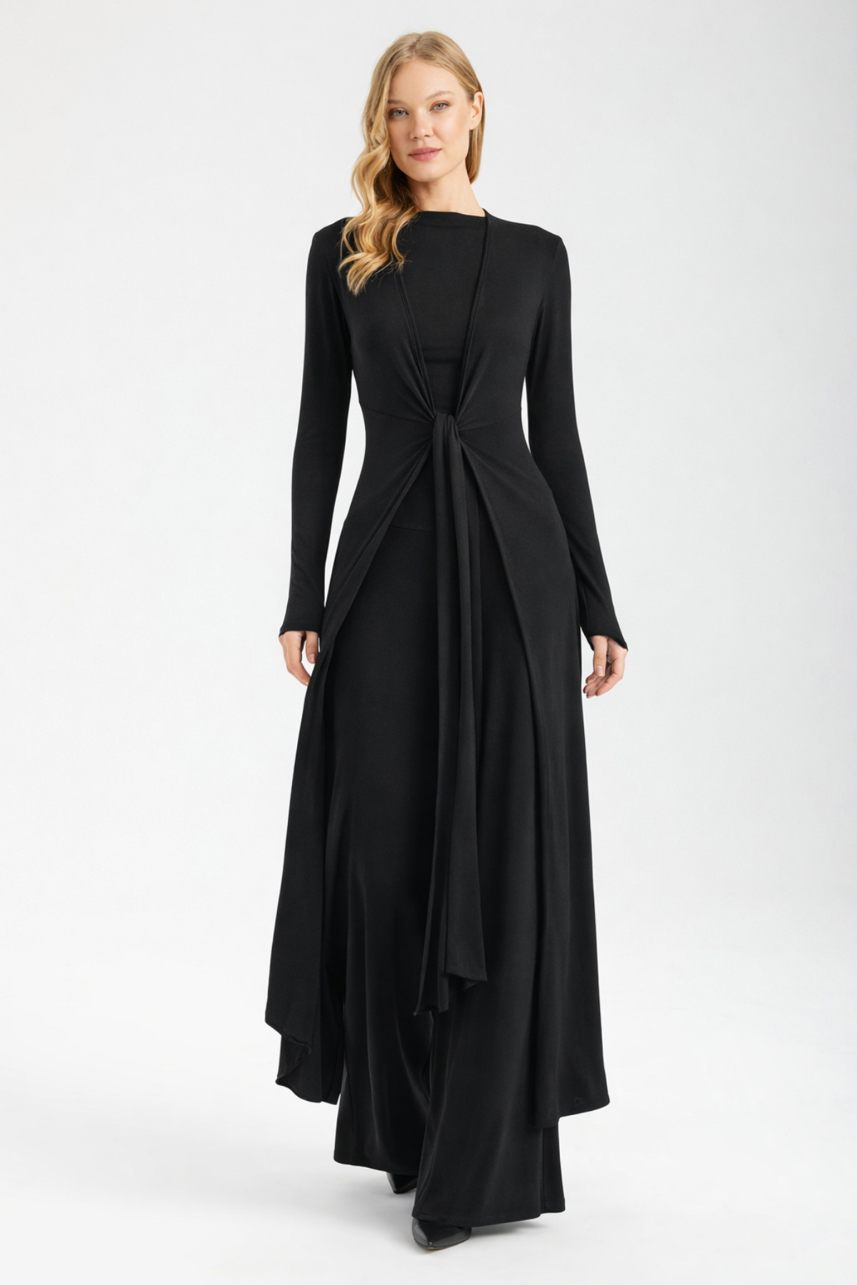 By Yaren Yazıcı  Kadın Siyah Uzun Yırtmaçlı Maxi Hırka – Bağlamalı Akışkan Form Yumuşak Doku Özel tasarım - Görsel 2