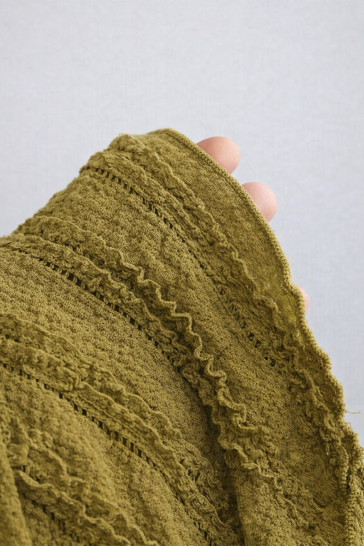 MOONBULL  Kadın Fırfır Kumaş Gold Aksesuar Detaylı Kayık Yaka İspanyol Kol Asimetrik Kesim Bluz - Görsel 4