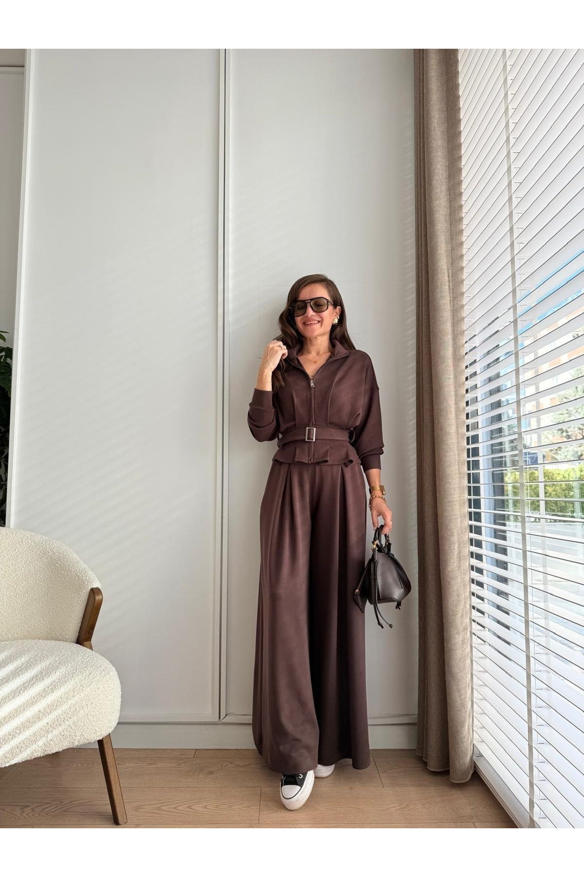 My Blog Hnědý designový oblek s páskem v pase - 7278