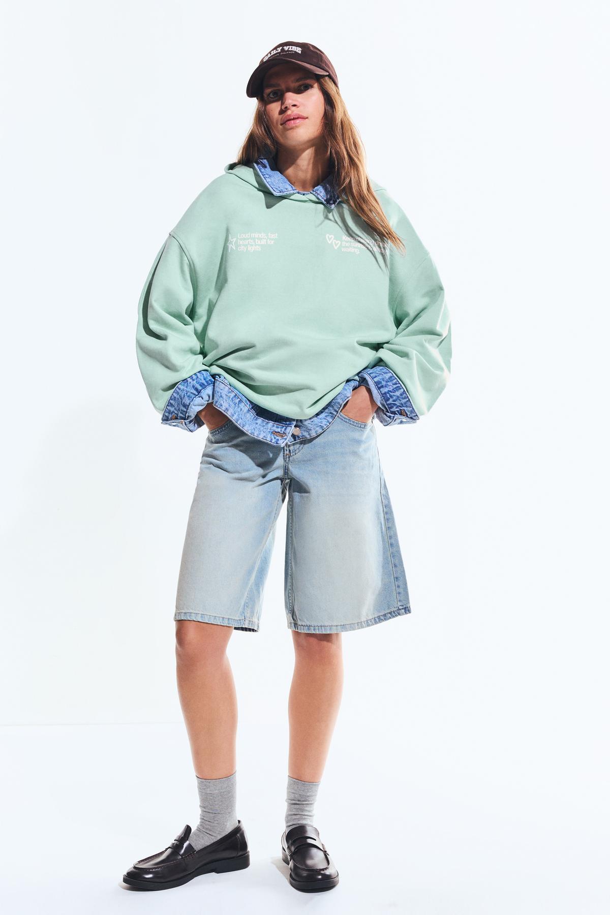 Bershka  Baskılı kapüşonlu sweatshirt - Görsel 4