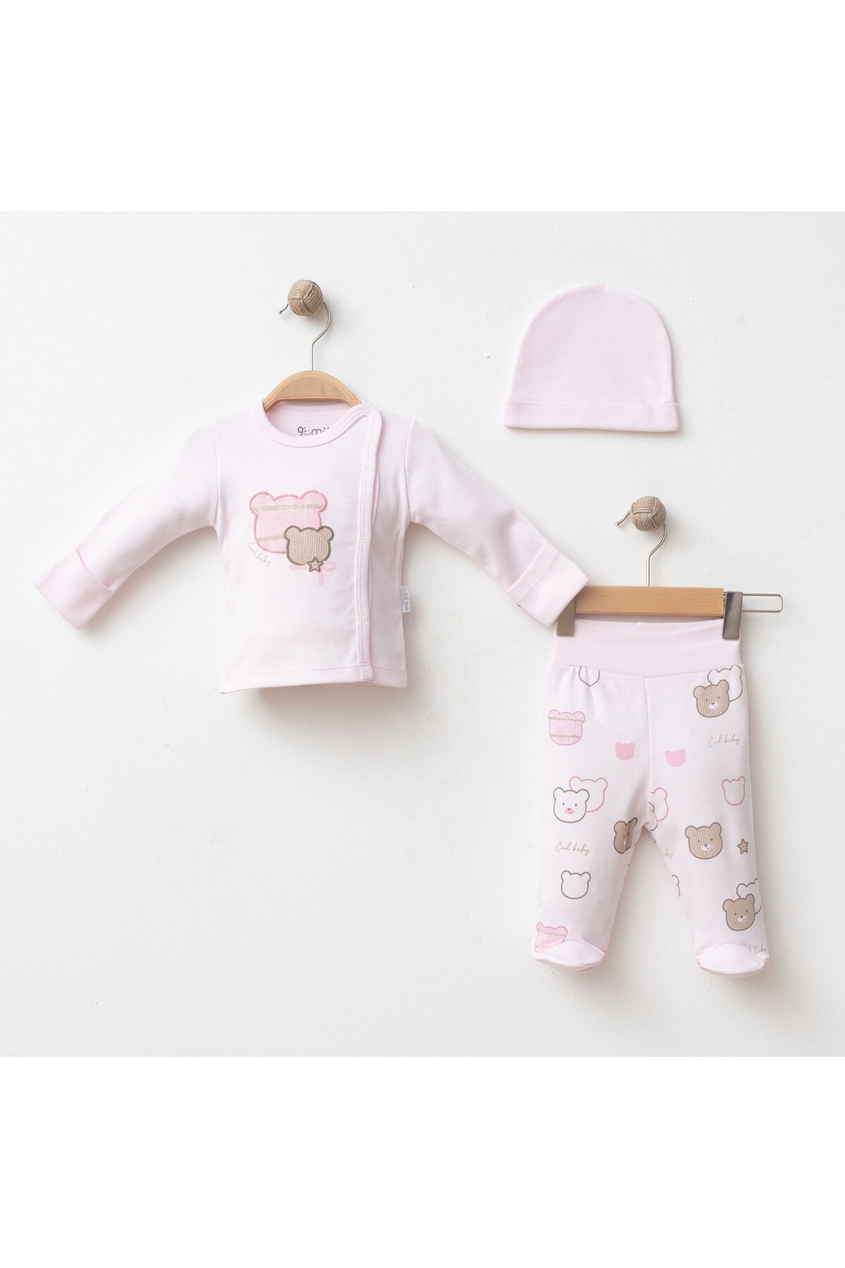 BEBEK 3 LÜ SET % 100 PAMUK KUMAŞ , KENDİNDEN ELDİVENLİ , PATİKLİ