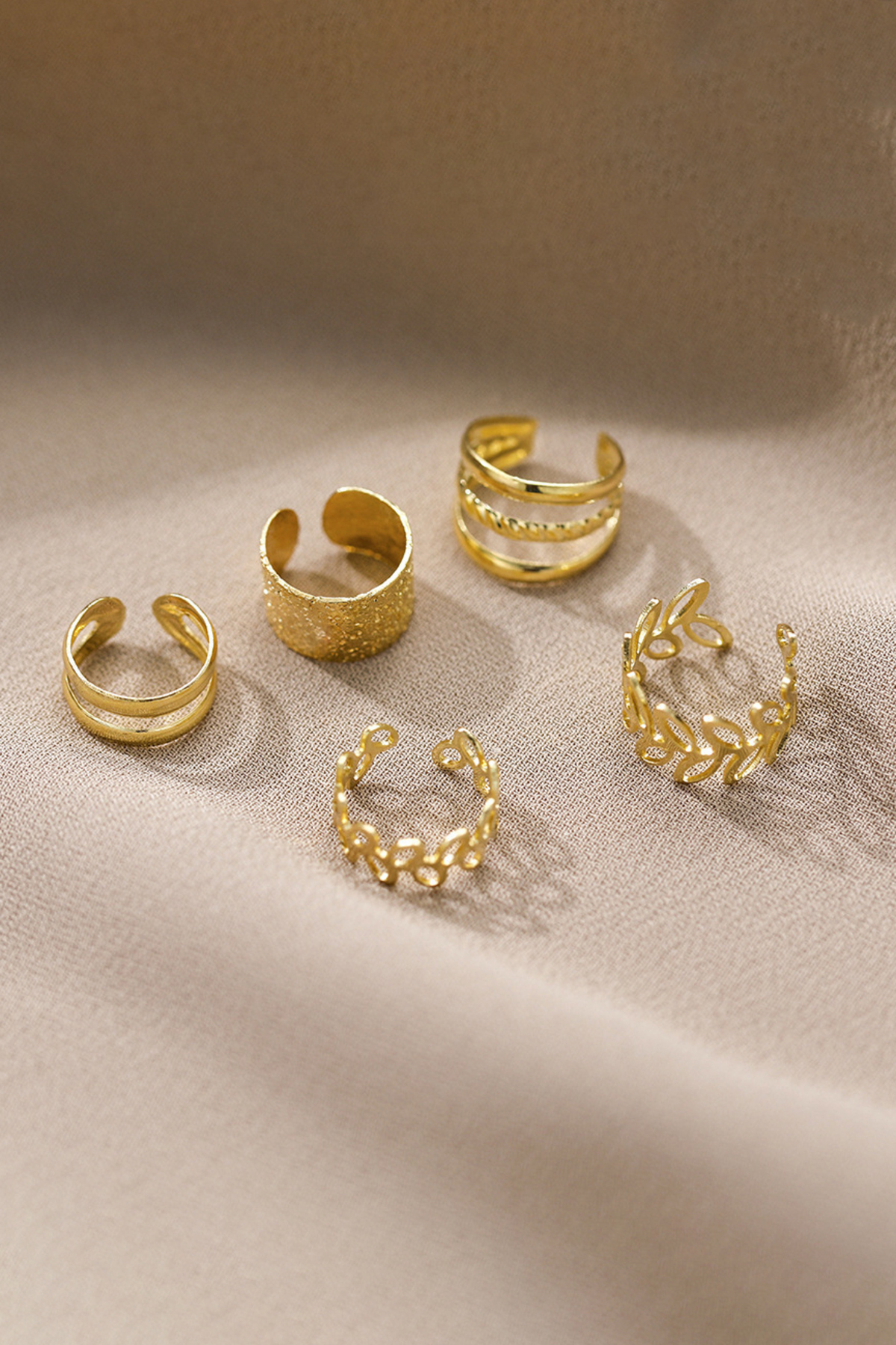 The Collection Minimal Deliksiz Sıkıştırmalı 5'li Set Kadın Kıkırdak Küpe görsel 3