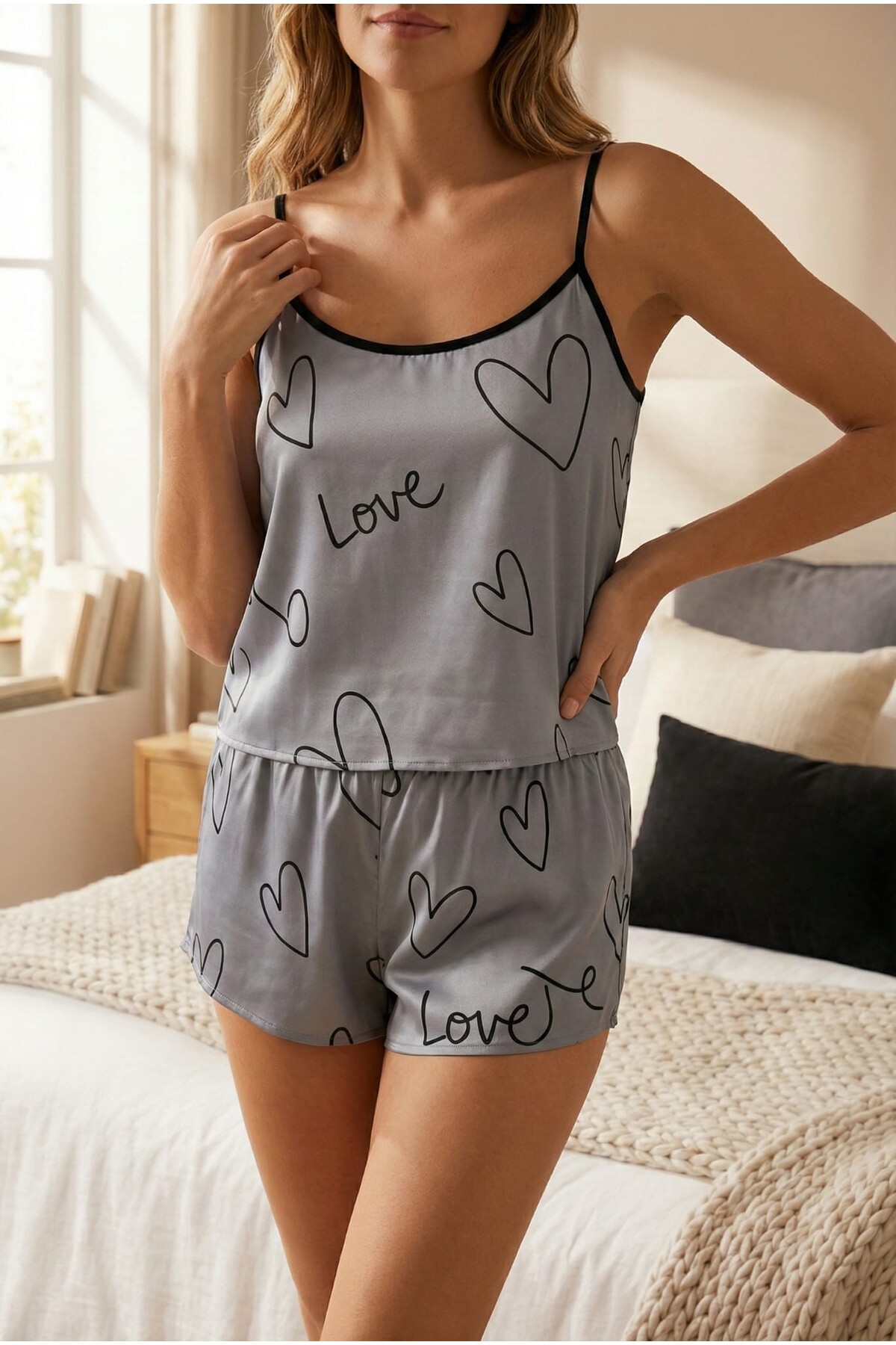 hepimiz alalım Love Desenli Gri Saten Şortlu Kadın Gecelik Seti