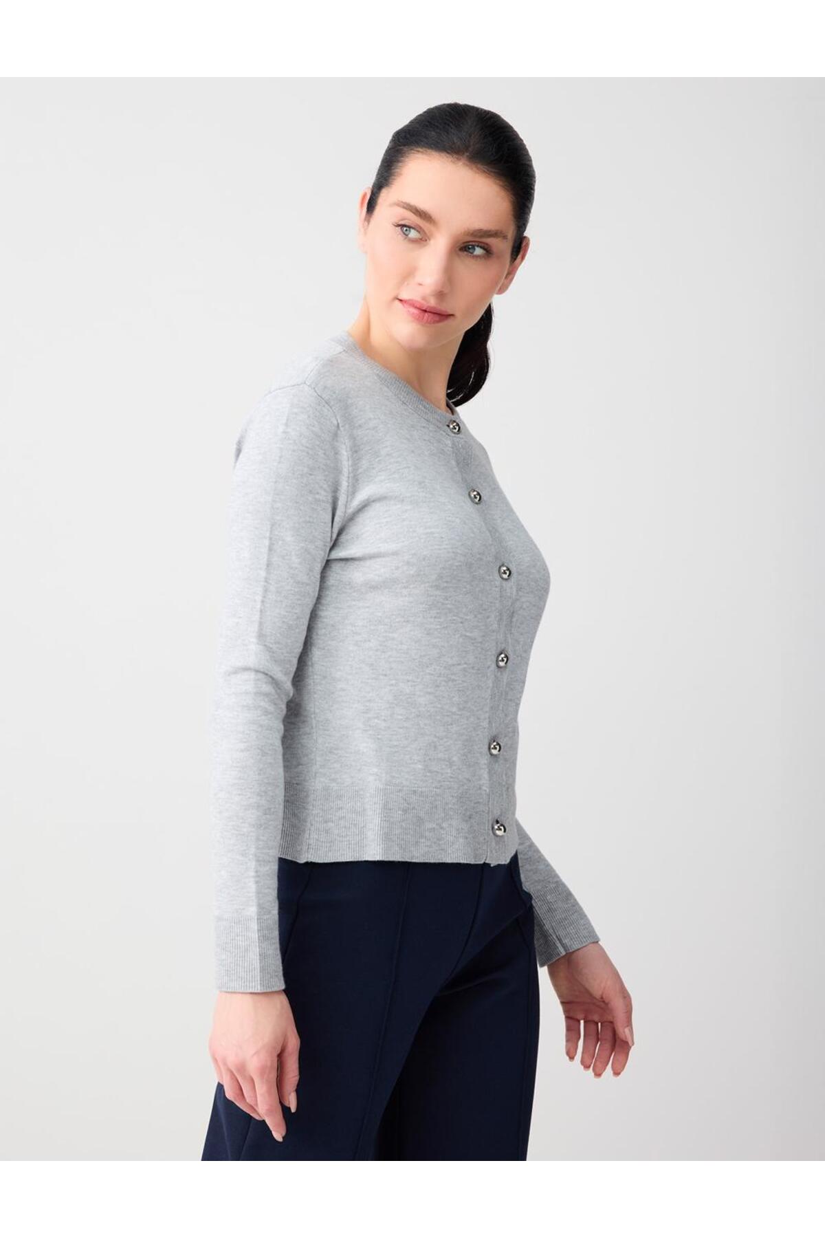 Jimmy Key  Grı Yuvarlak Yaka Uzun Kollu Düğme Detaylı Triko Hırka - Görsel 3