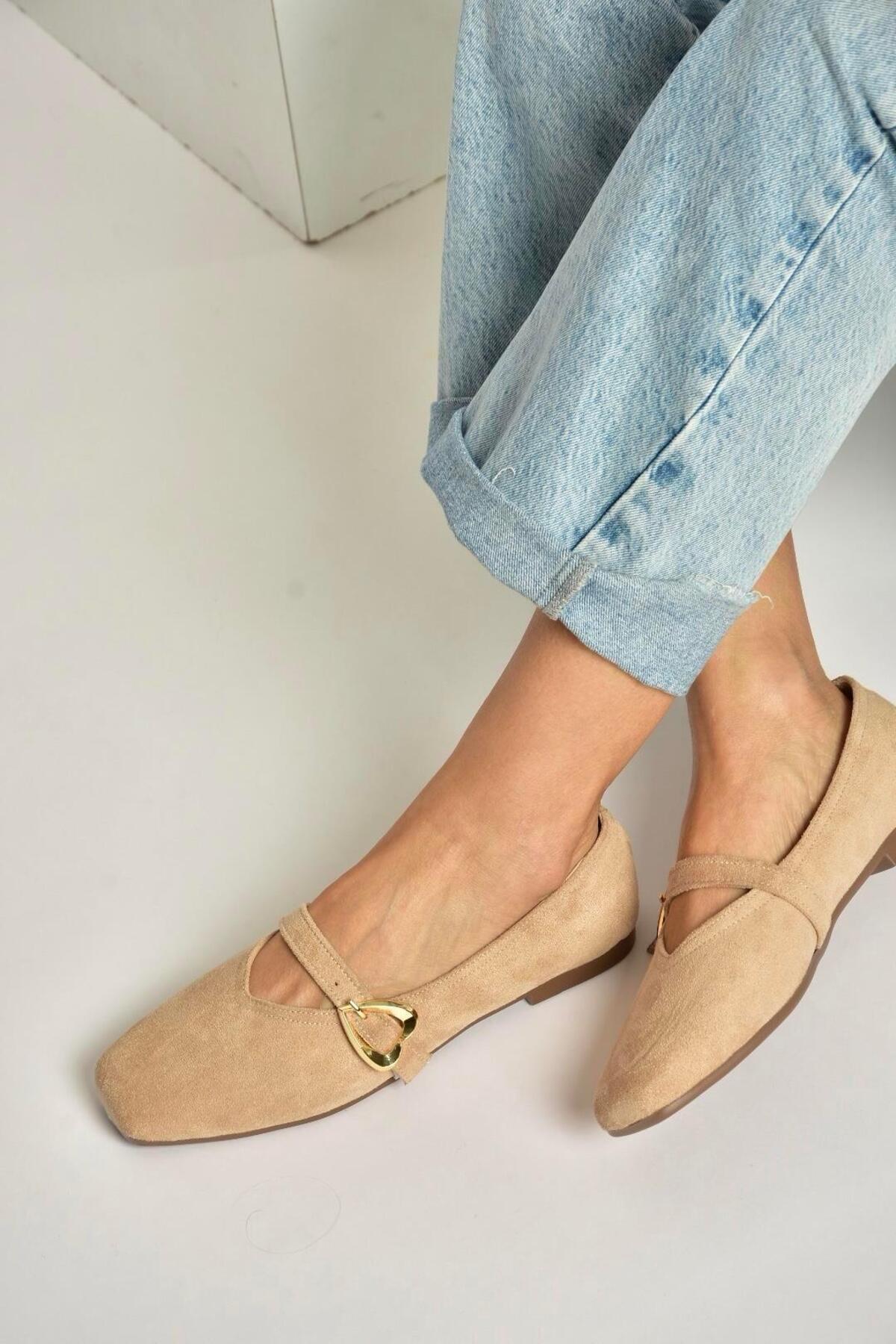 Fox Shoes Y726632602 Ten Süet Kalp Toka Detaylı Kadın Babet görsel 3