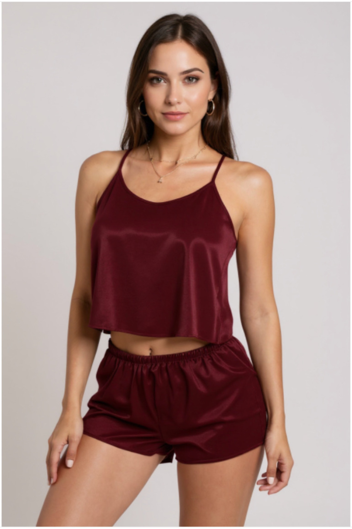 Vielove Kadın Bordo Şortlu Gecelik Takım Asimetrik Sırt Dekolteli – Şık, Konforlu 2’li İç Giyim Seti