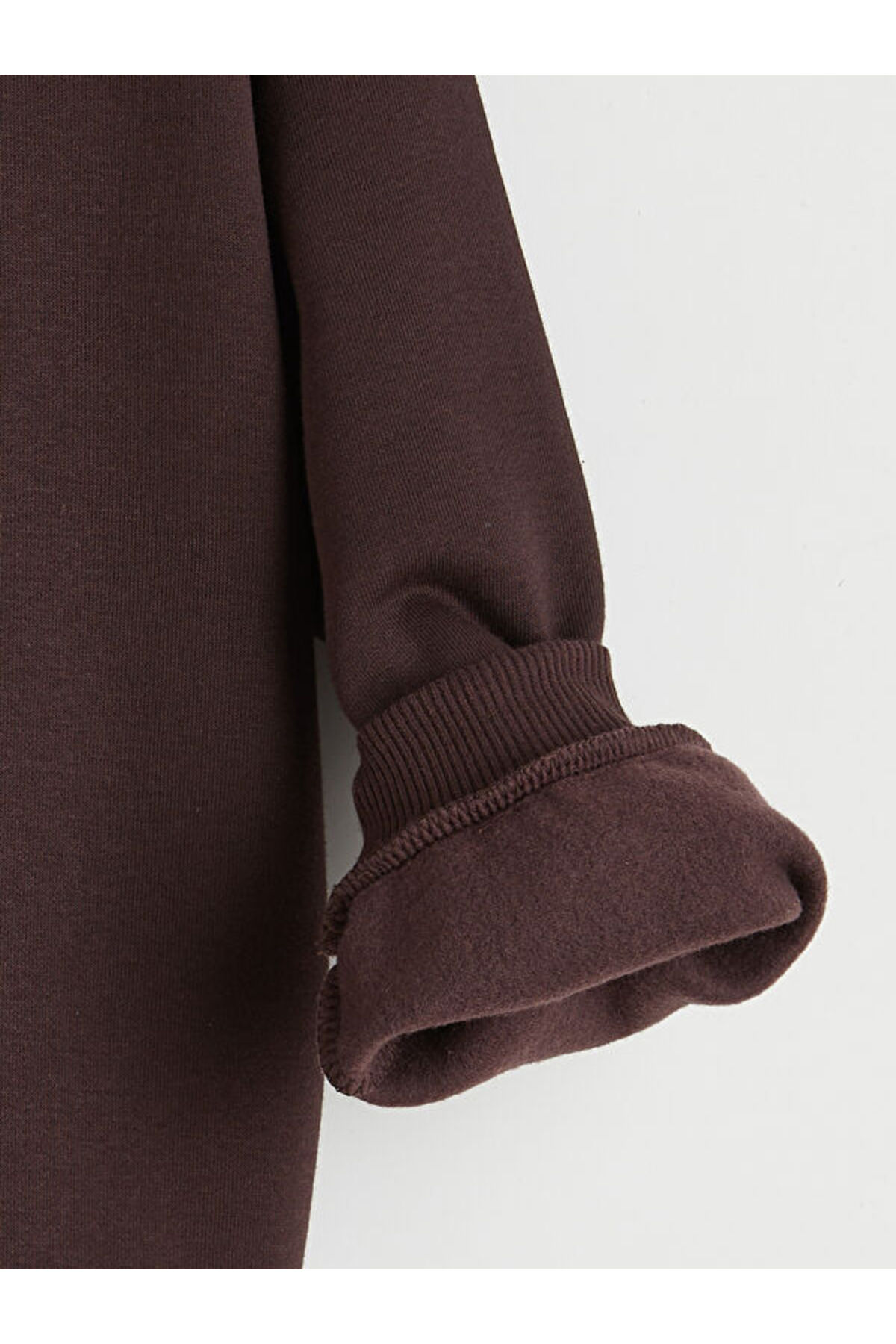 LC Waikiki Freezen Store'dan Eşsiz Ürünler I Sıfır Roba Yaka Nakışlı Erkek Çocuk Kalın Sweatshirt fotoğrafı 3 (önizleme)