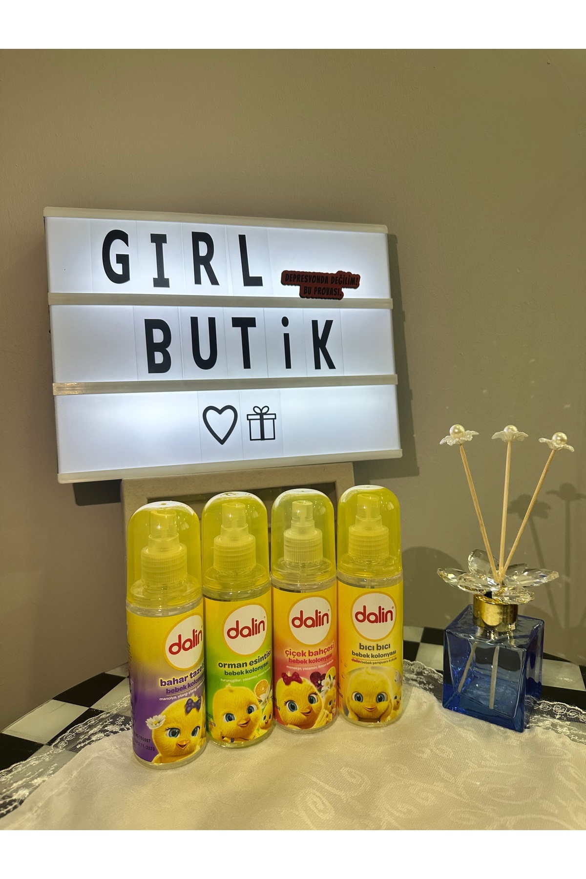 Girl Dalin kolanya fotoğrafı 2 (önizleme)