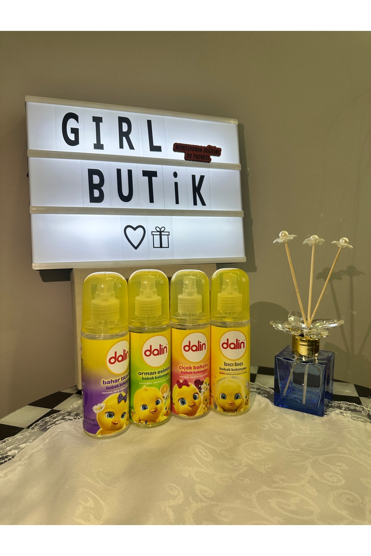 Girl Dalin kolanya fotoğrafı 3 (önizleme)