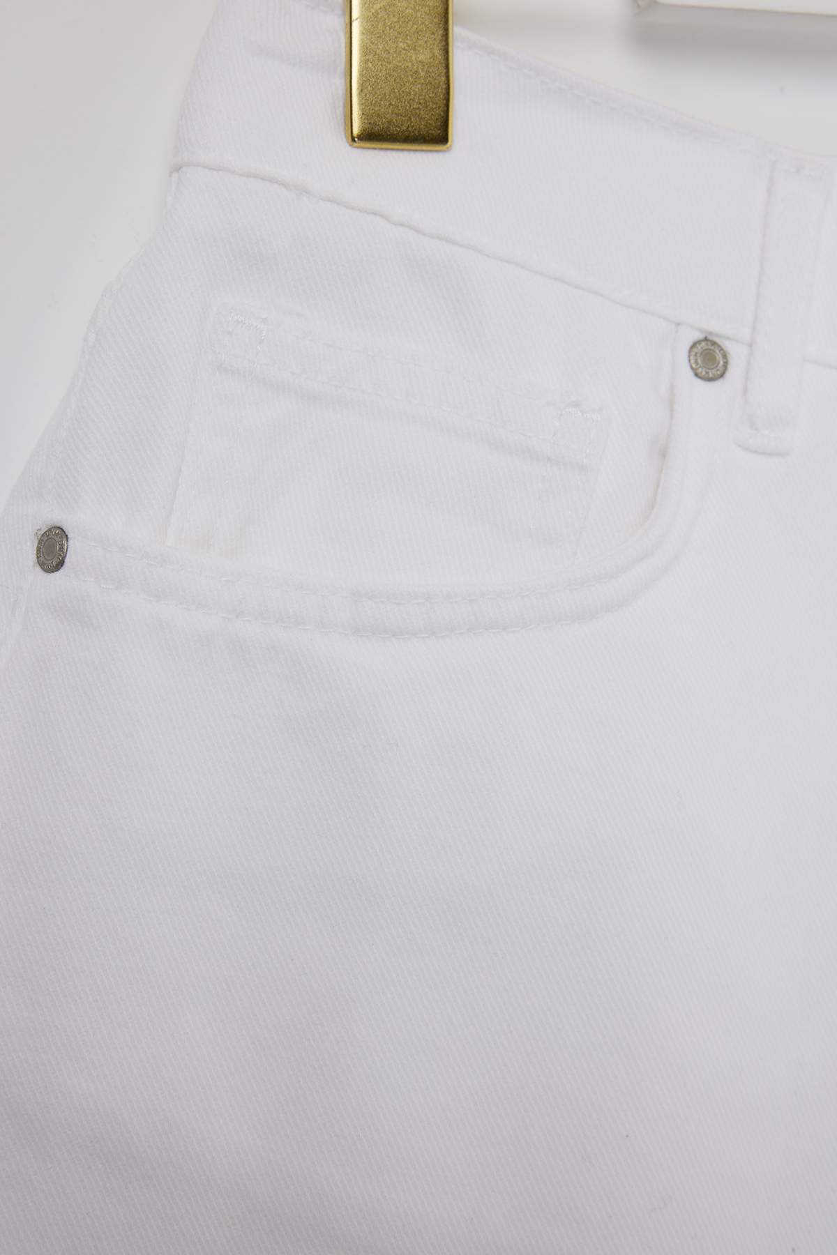 Trendyolmilla  Beyaz Lastikli Yüksek Bel Mini %100 Pamuk Non-Stretch Büyük Beden Denim Şort TBBSS26AP00011 - Görsel 5