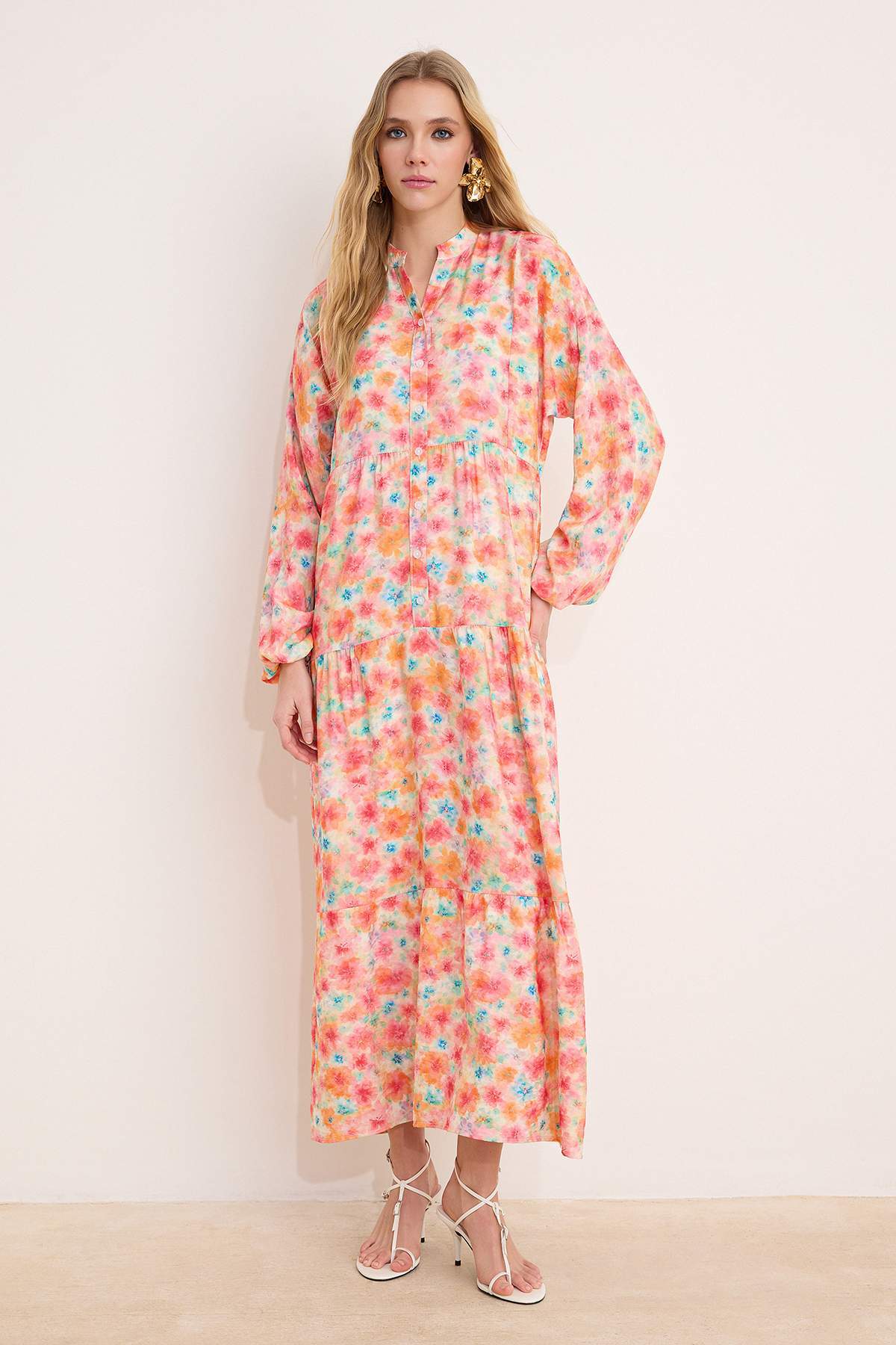 Trendyolmilla Modest Pembe Turuncu Çiçekli Eteği Katlı A Kesim Maxi Dokuma Tesettür Elbise TCTSS26EB00066
