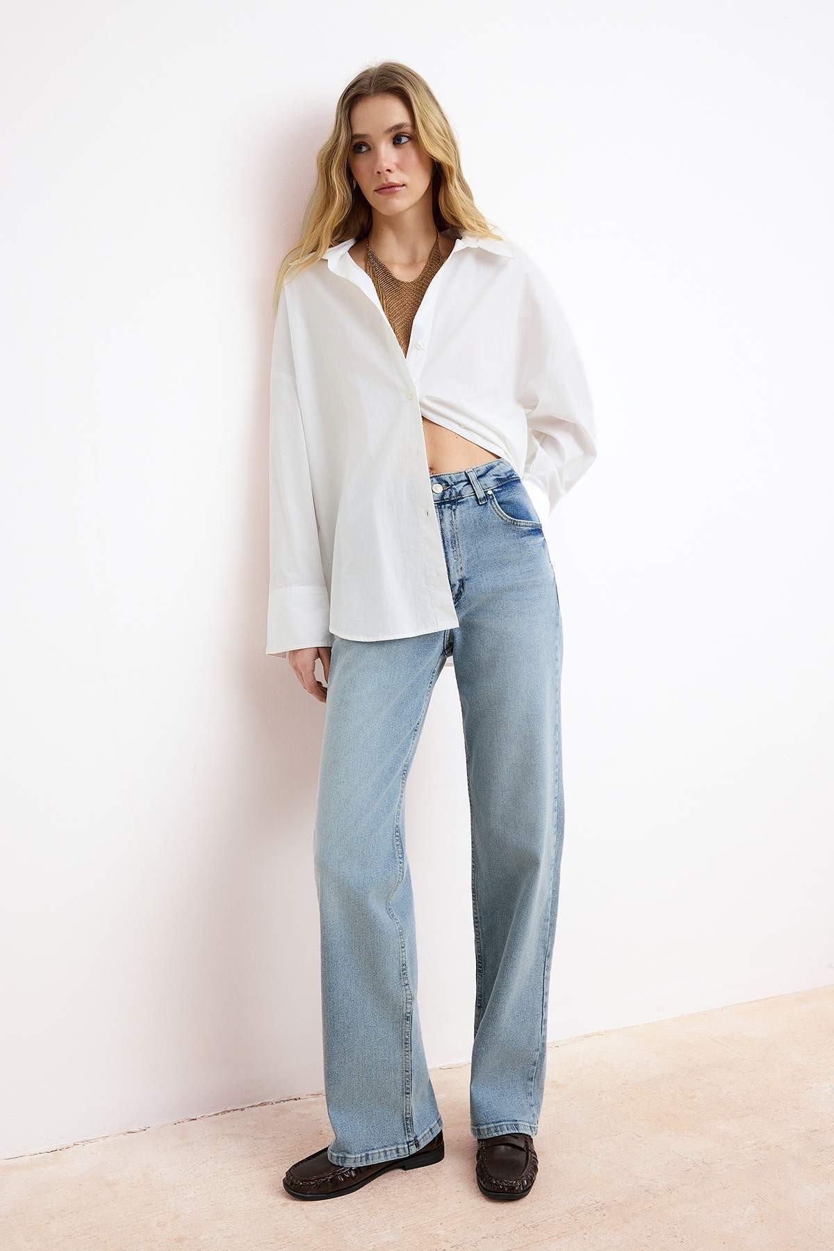 Trendyolmilla  Mavi Yüksek Bel Straight Az Esnek Düz Kesim Jeans TWOSS26JE00100