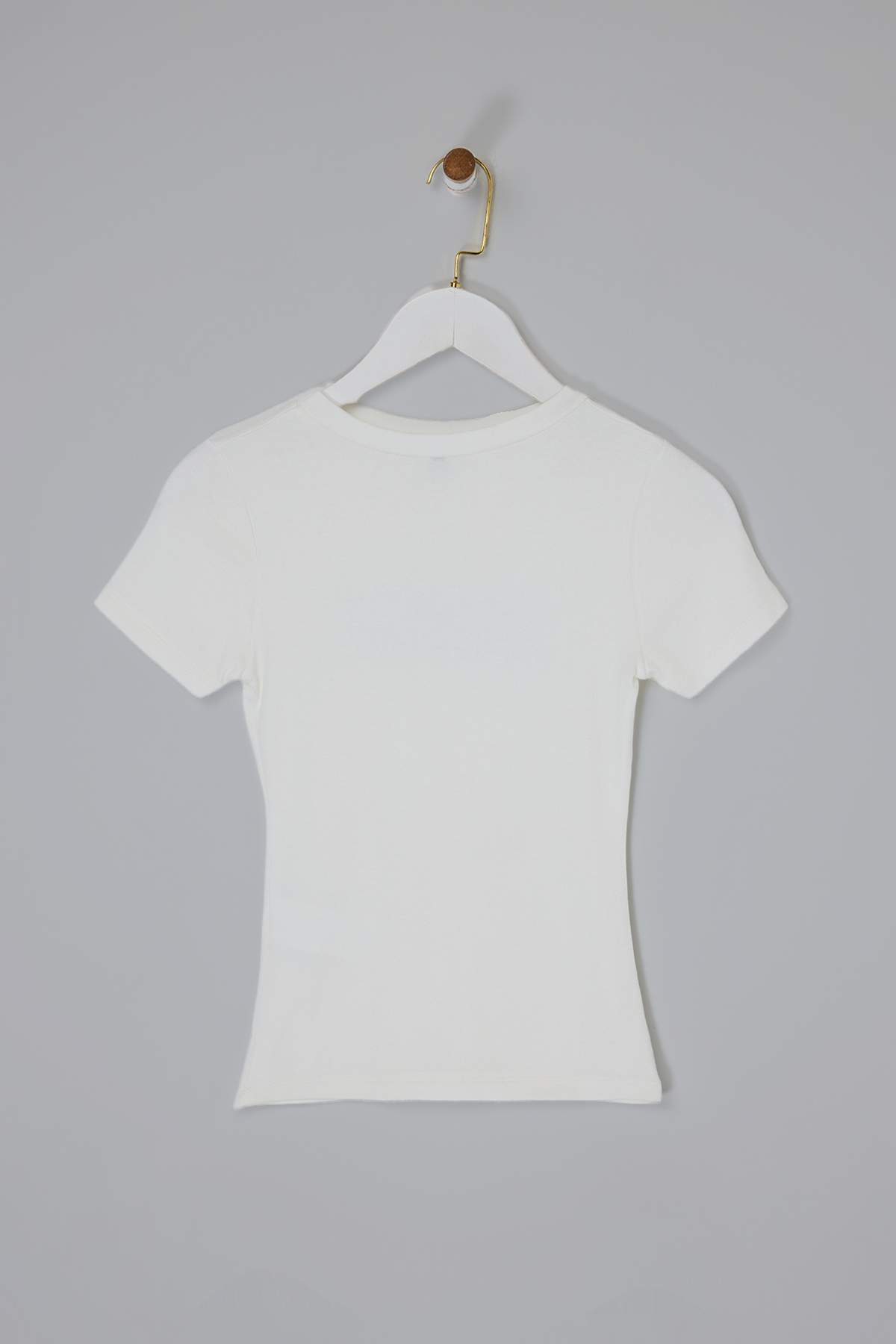 Trendyolmilla  Ekru Slogan Fitted Bisiklet Yaka Standart Kol Kısa Pamuk Ribana Örme T-Shirt TWOSS26TS00071 - Görsel 6