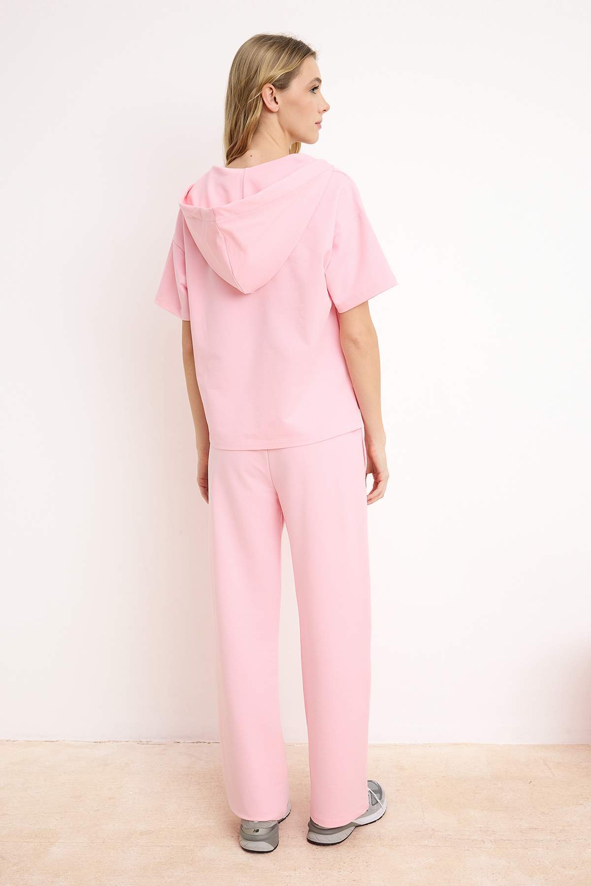 Trendyolmilla  Pembe Oversize Düşük Kol Kısa Kollu Geniş Paça İnce Örme Alt-Üst Takım TWOSS26AU00031 - Görsel 4