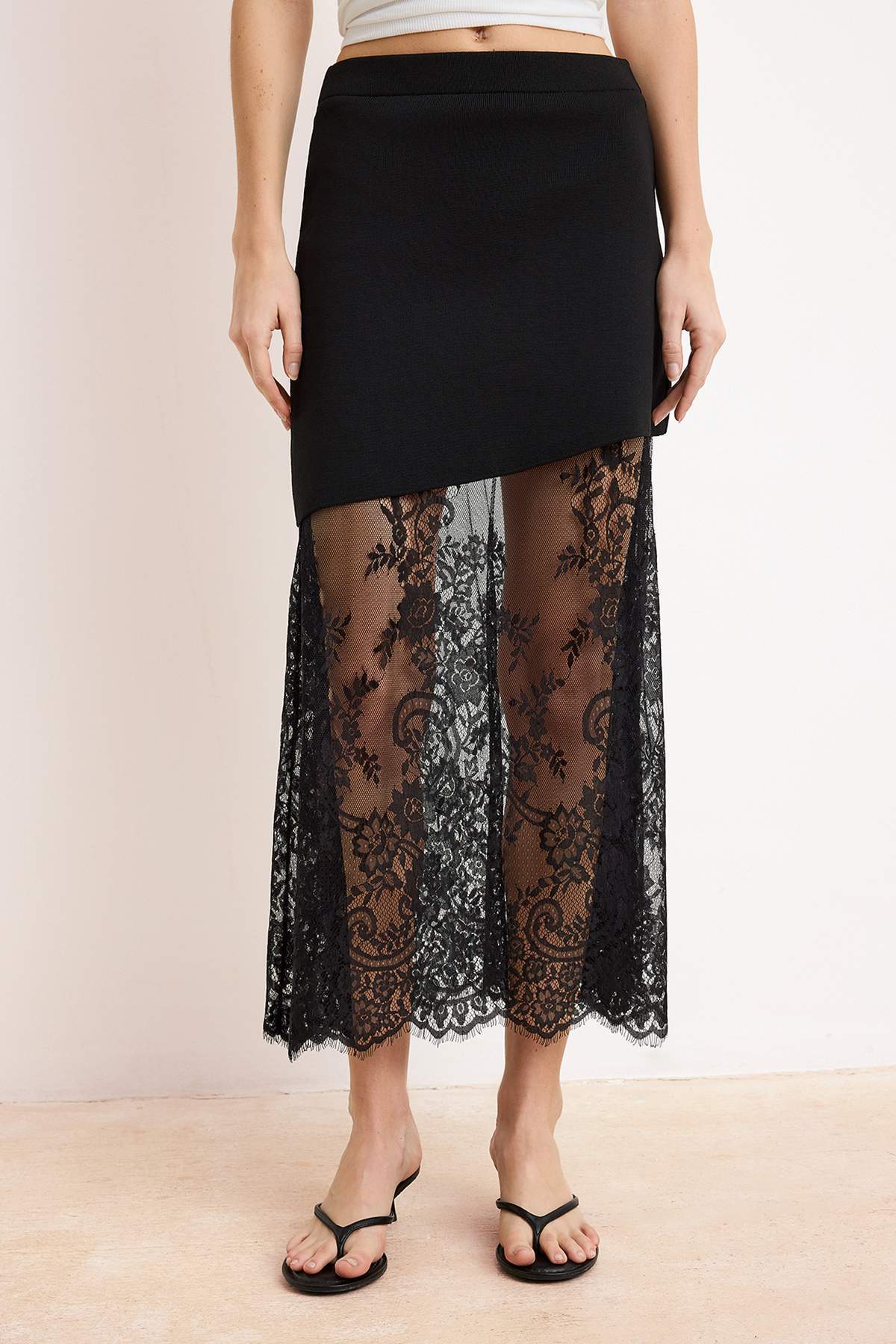 Trendyolmilla  Siyah Dantel Detaylı Triko Etek TWOSS26ET00116 - Görsel 4