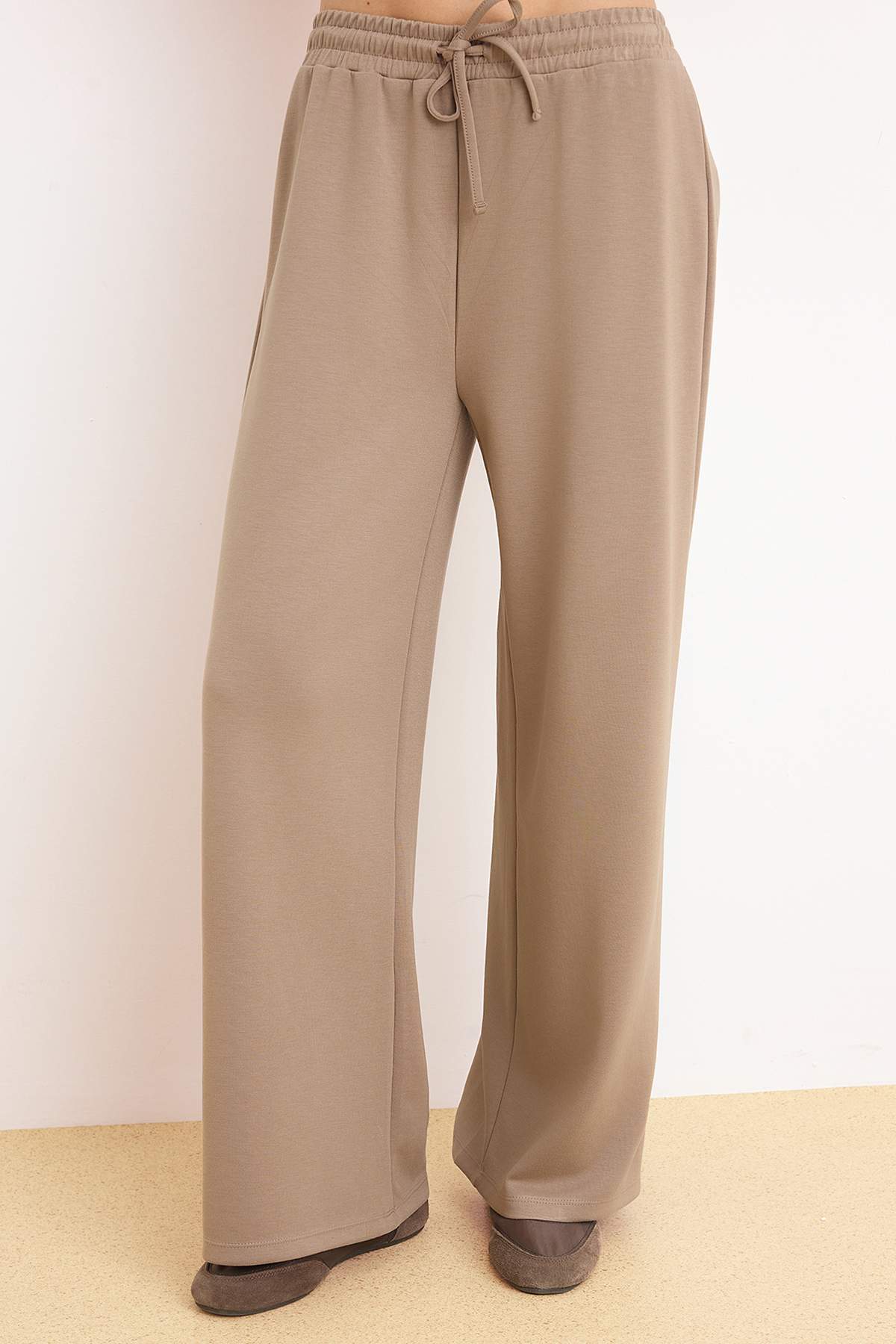 Trendyolmilla  Vizon V yaka Oversize/Geniş Kalıp Örme Alt-Üst Takım TWOSS25AU00012 - Görsel 3