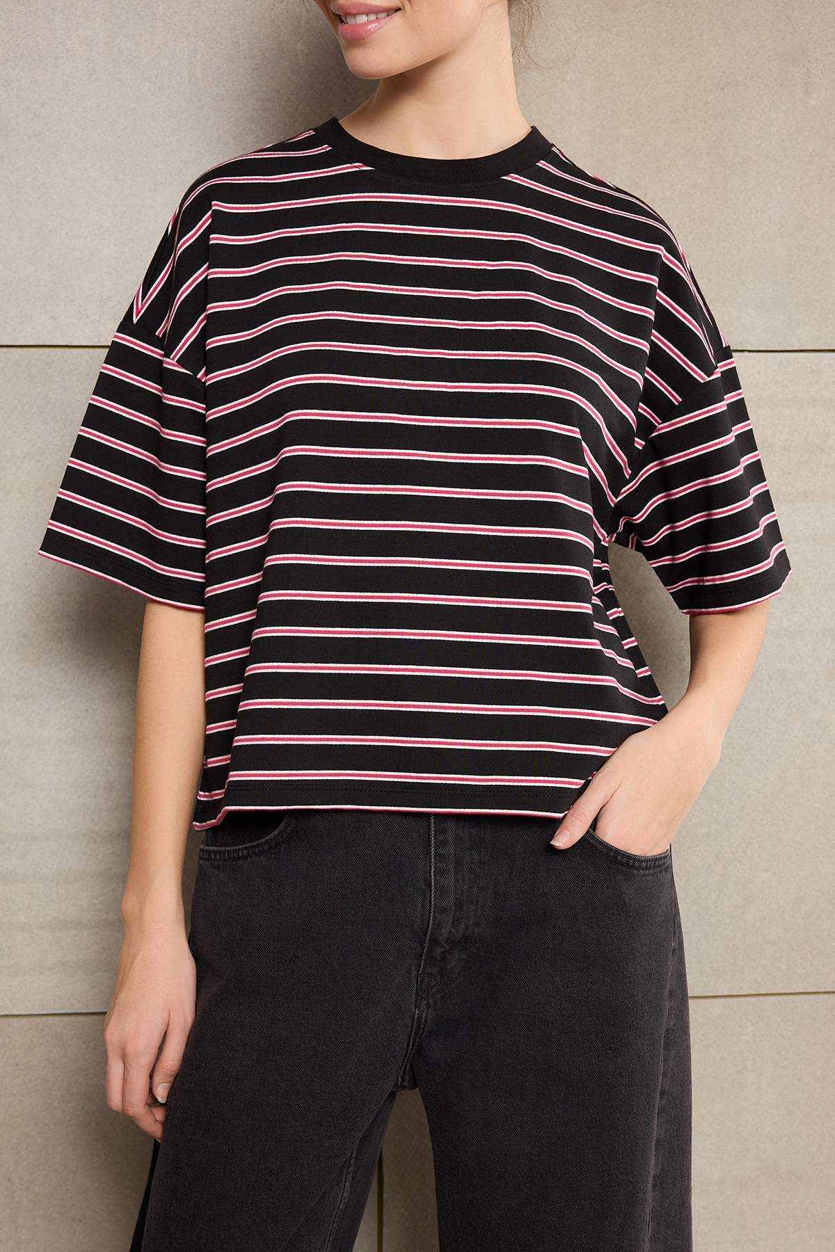 Trendyolmilla  Teen Çok Renkli Çizgili Boxy/Relaxed Kalıp Kısa Kollu Pamuk Karışımlı Örme T-Shirt TWOSS26TS00048 - Görsel 3