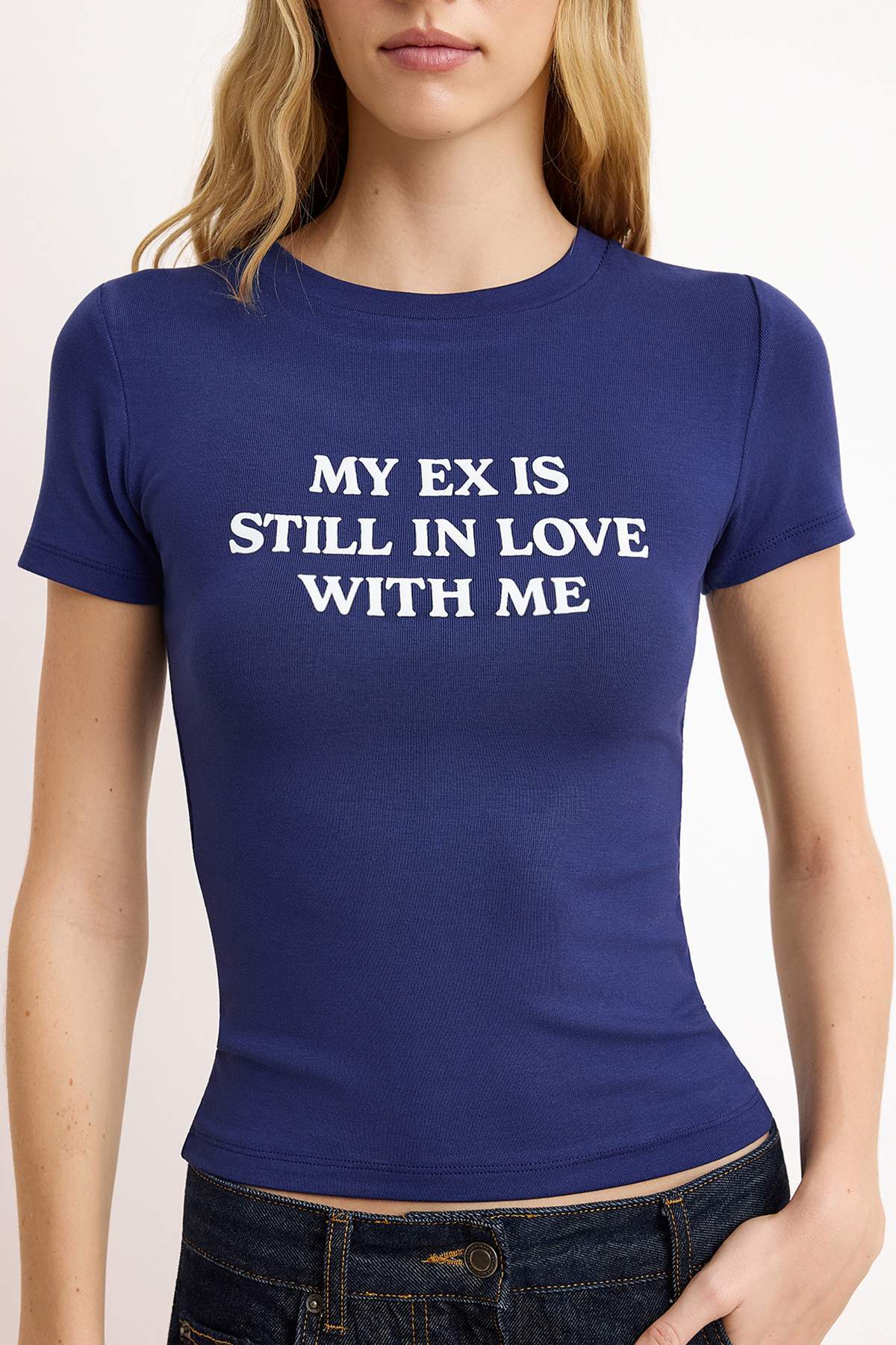 Trendyolmilla  Lacivert Slogan Fitted/Vücuda Oturan Pamuk Ribana Örme T-Shirt TWOSS26TS00071 - Görsel 3